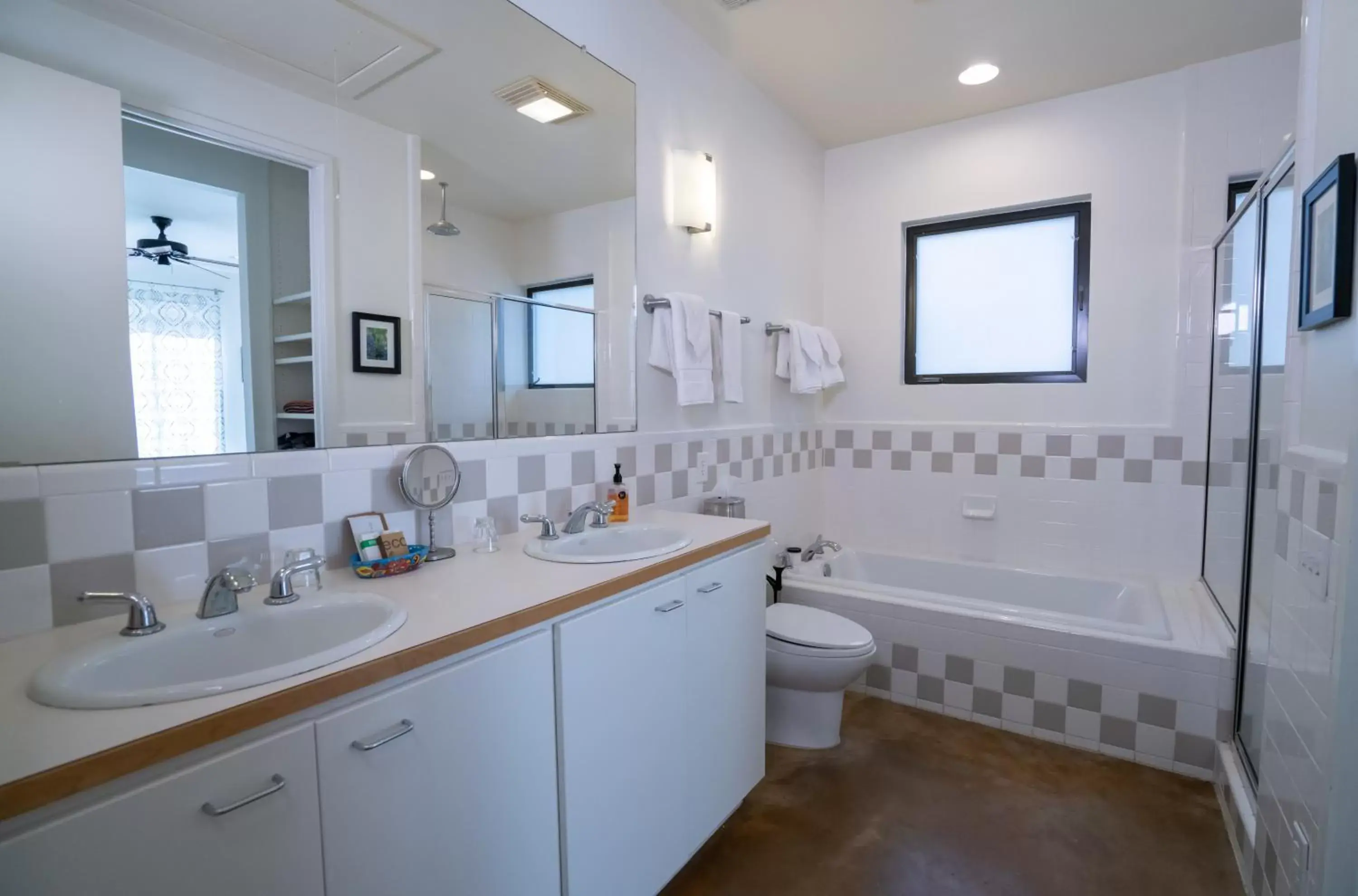 Bathroom in Sage Hill Inn & Spa