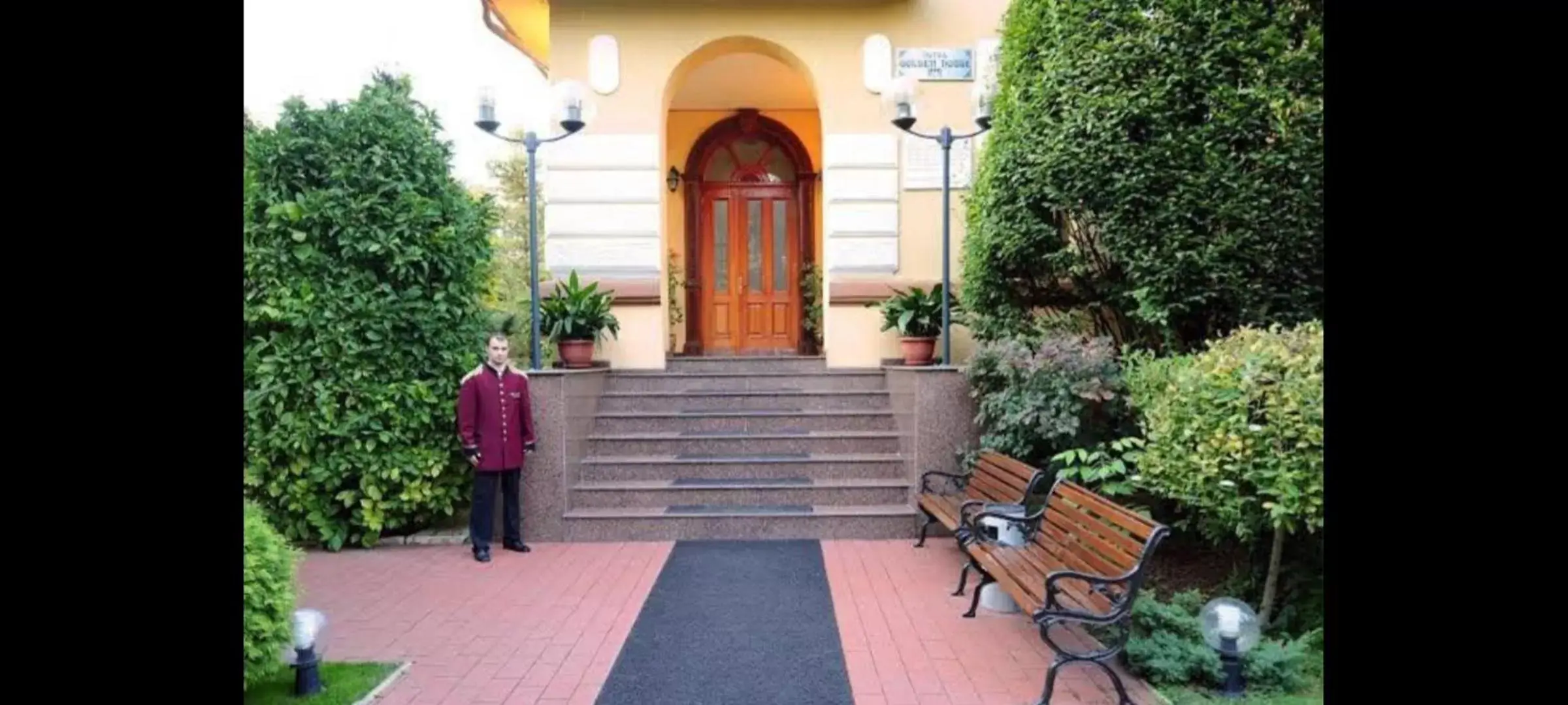 Facade/entrance in Hotel Golden House