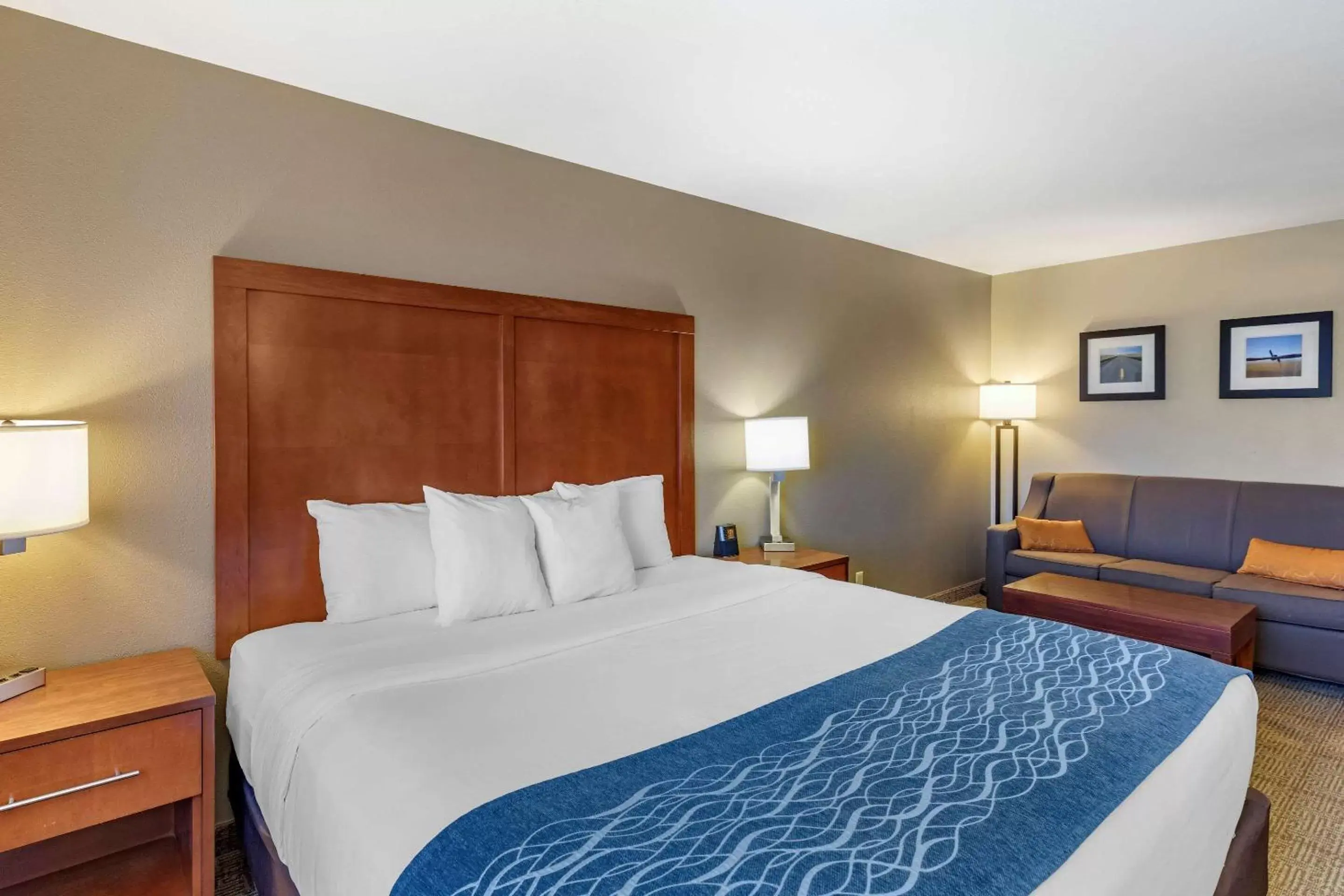 Bed in Comfort Inn Evansville-Casper