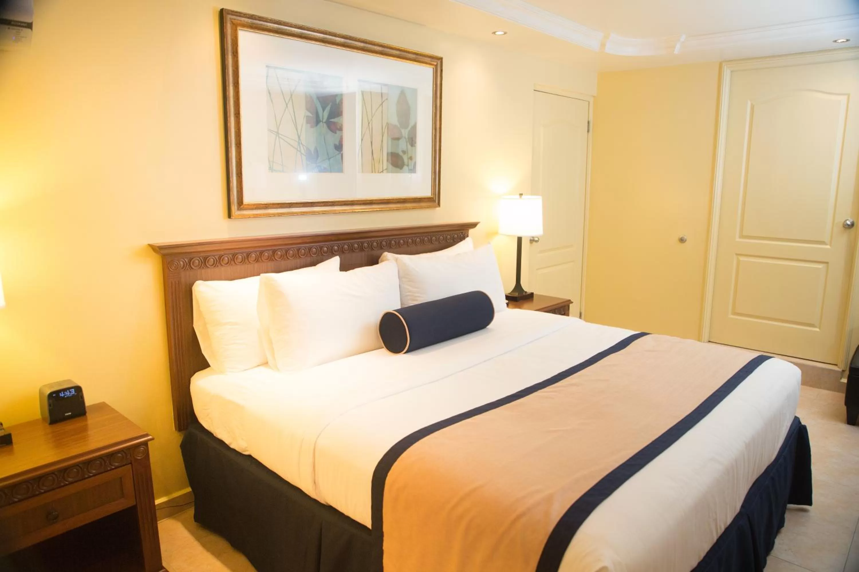 Bed in Best Western El Dorado Panama Hotel