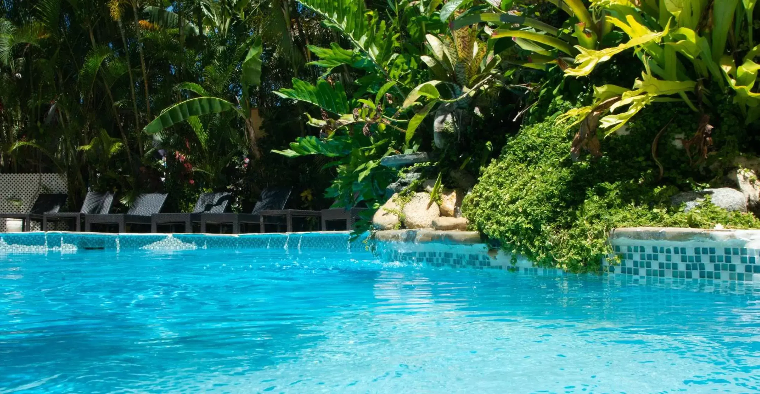 Swimming Pool in Hotel Villa Taina