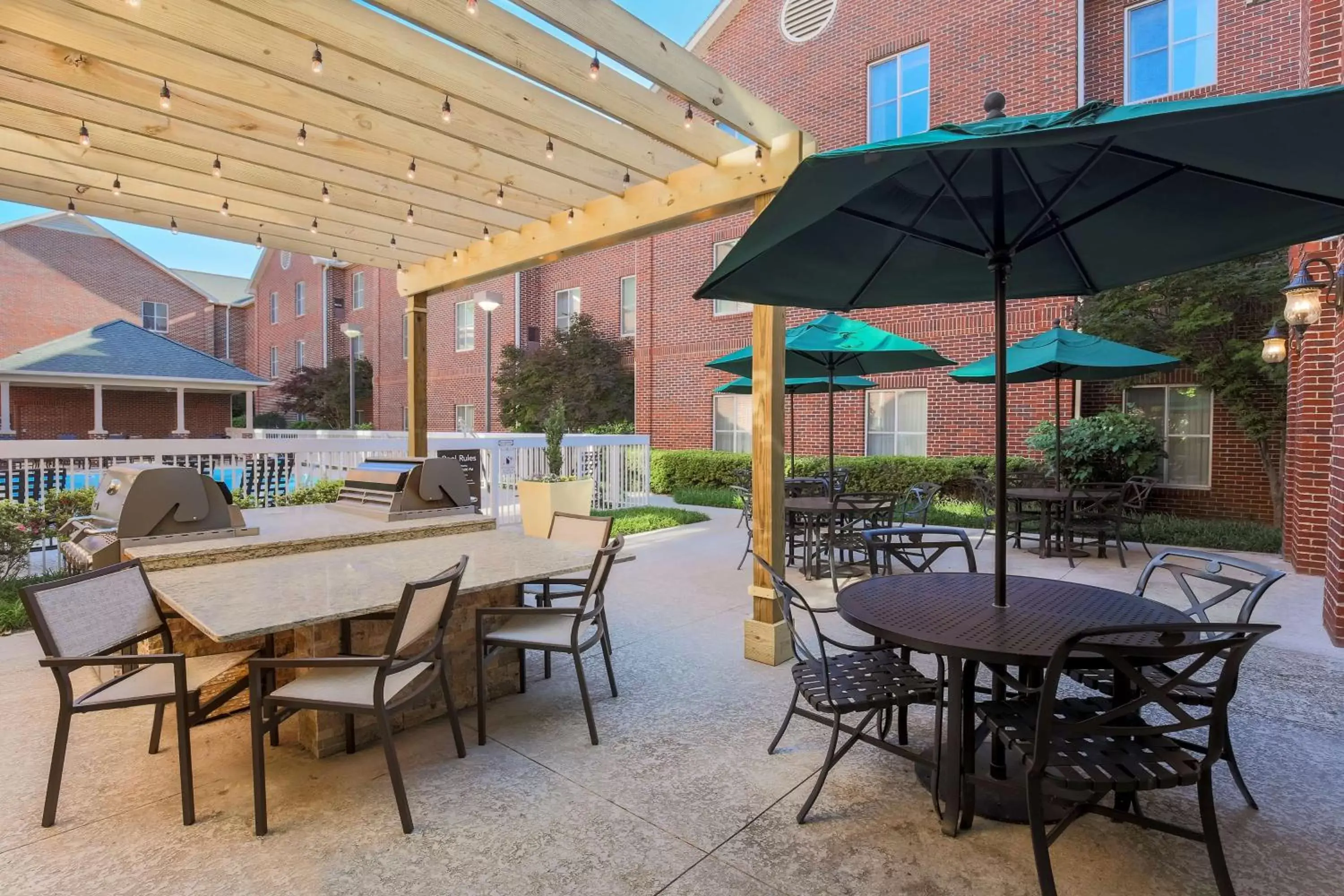 Pool view, Restaurant/Places to Eat in Homewood Suites Nashville Airport