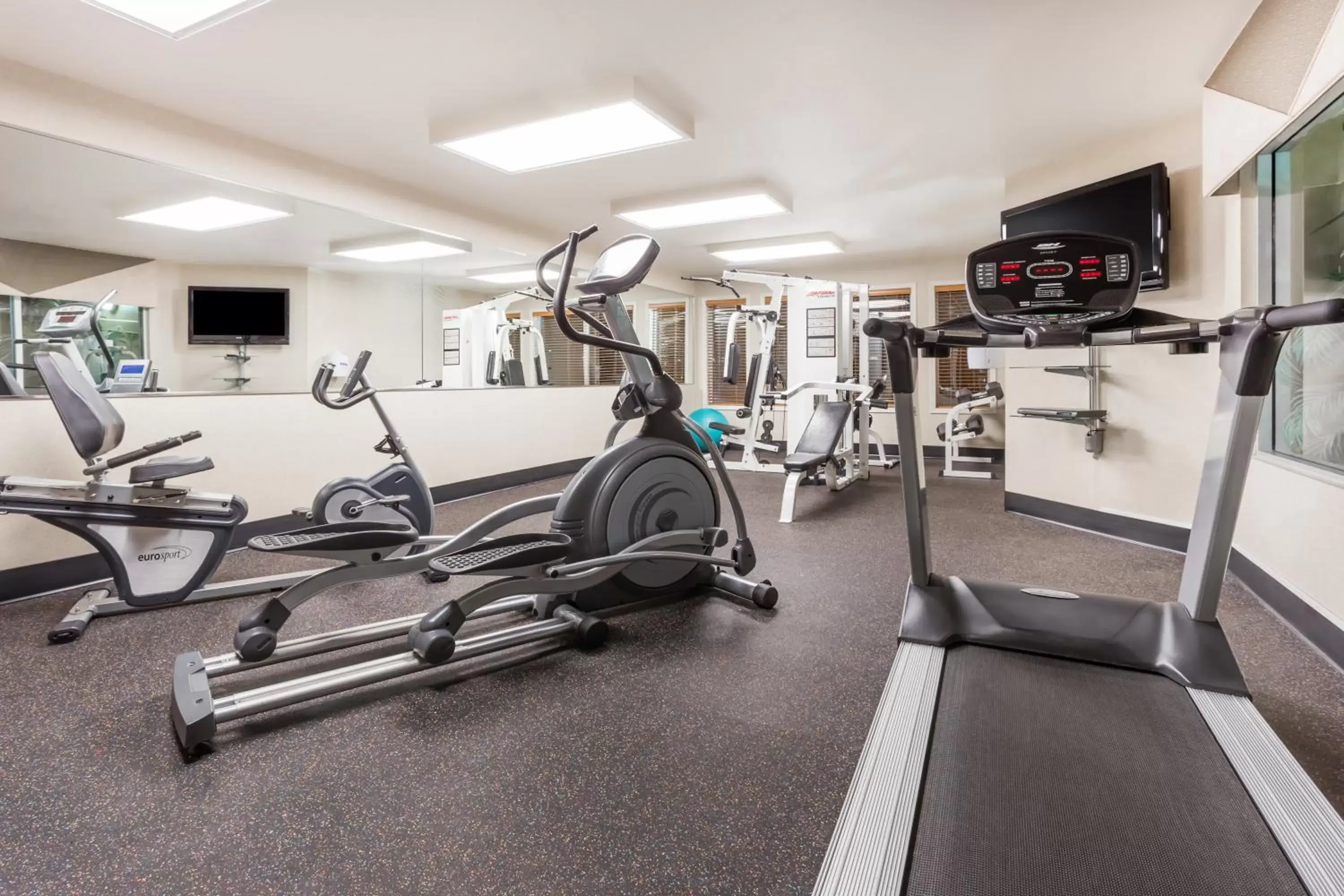 Fitness centre/facilities, Fitness Center/Facilities in Wingate by Wyndham Calgary South