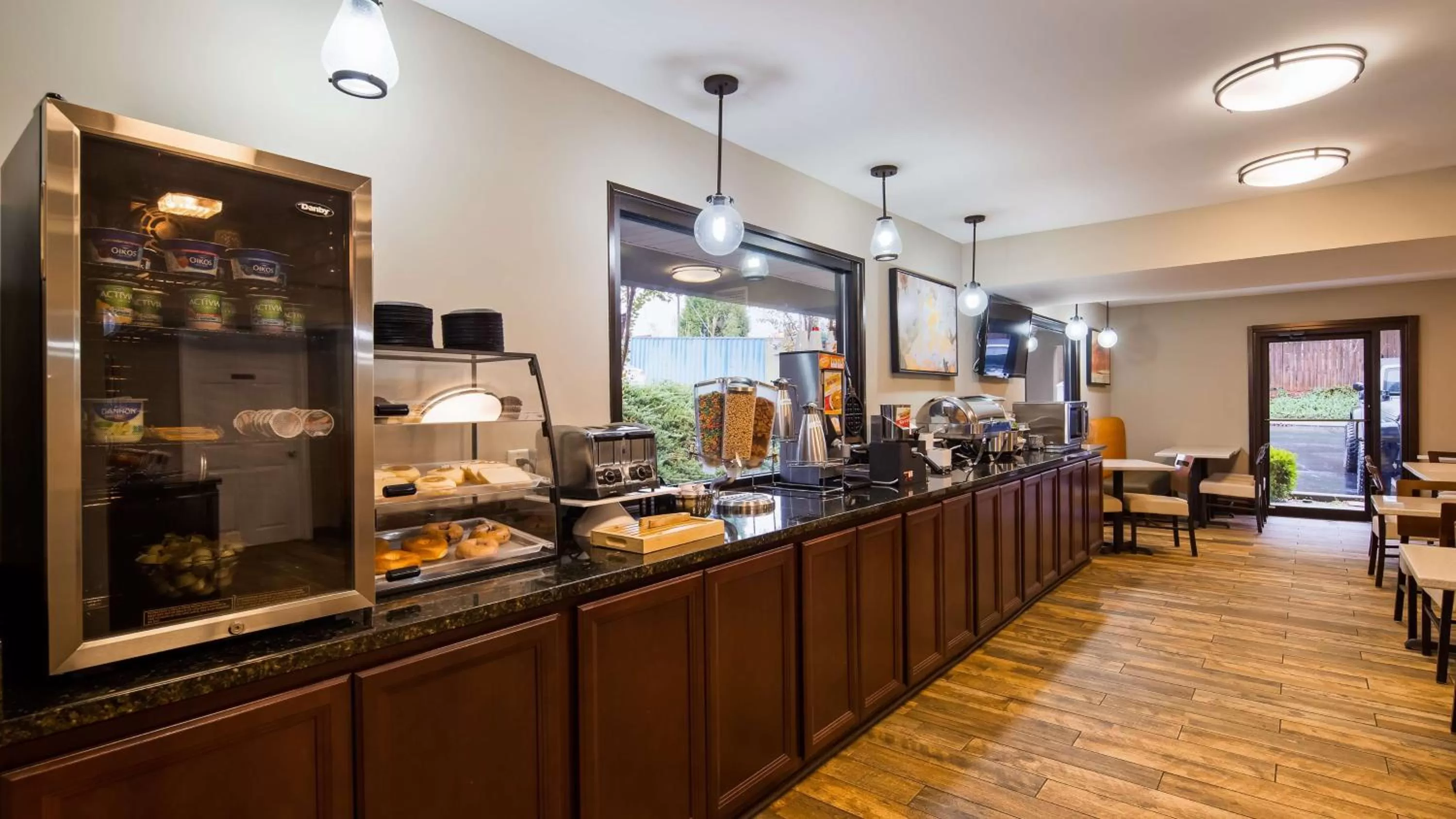 Breakfast in Best Western Shenandoah Inn