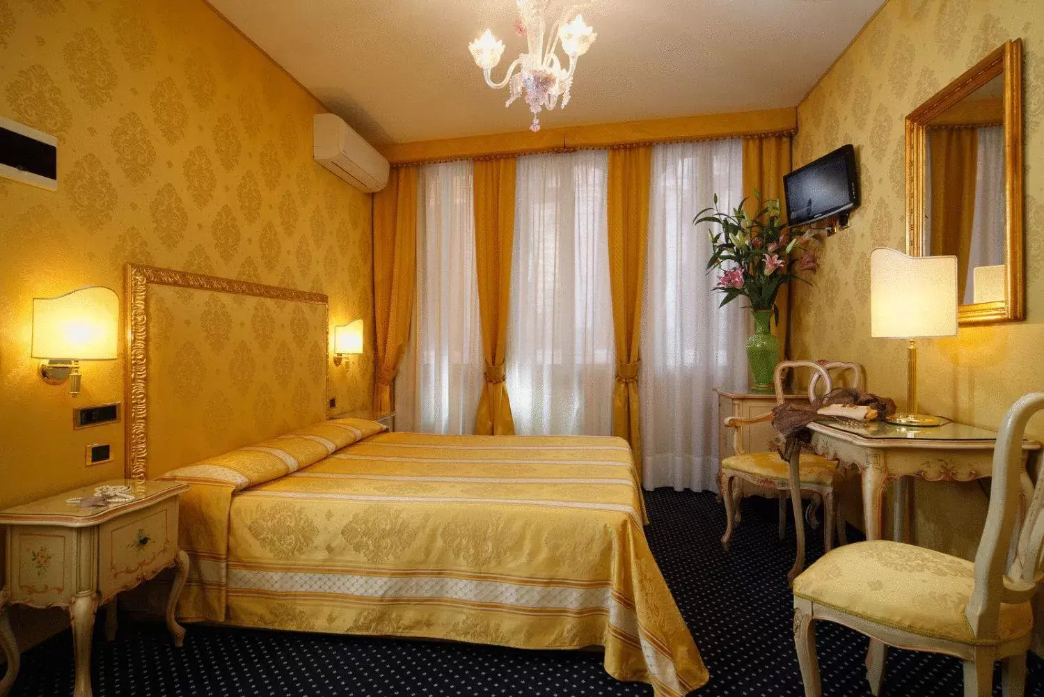 Photo of the whole room, Bed in Hotel Castello