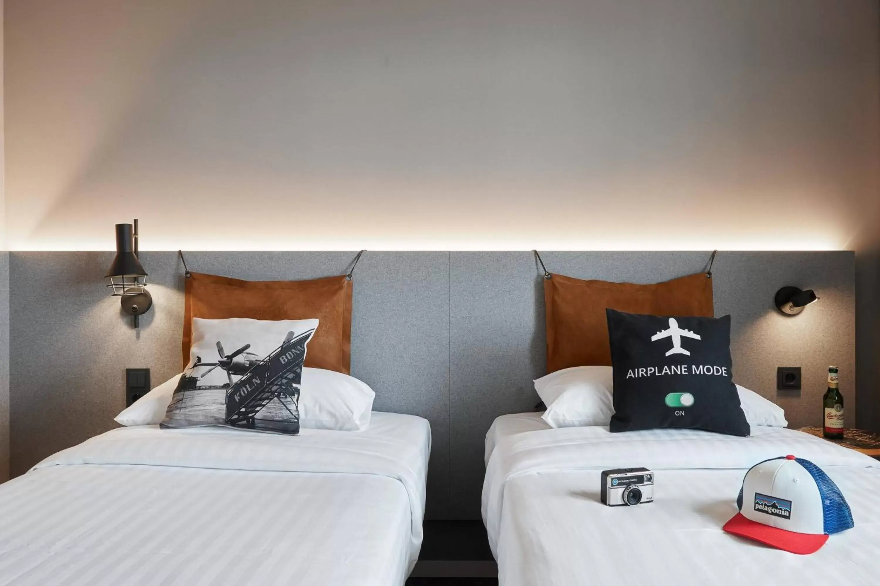 Photo of the whole room, Bed in Moxy Cologne Bonn Airport