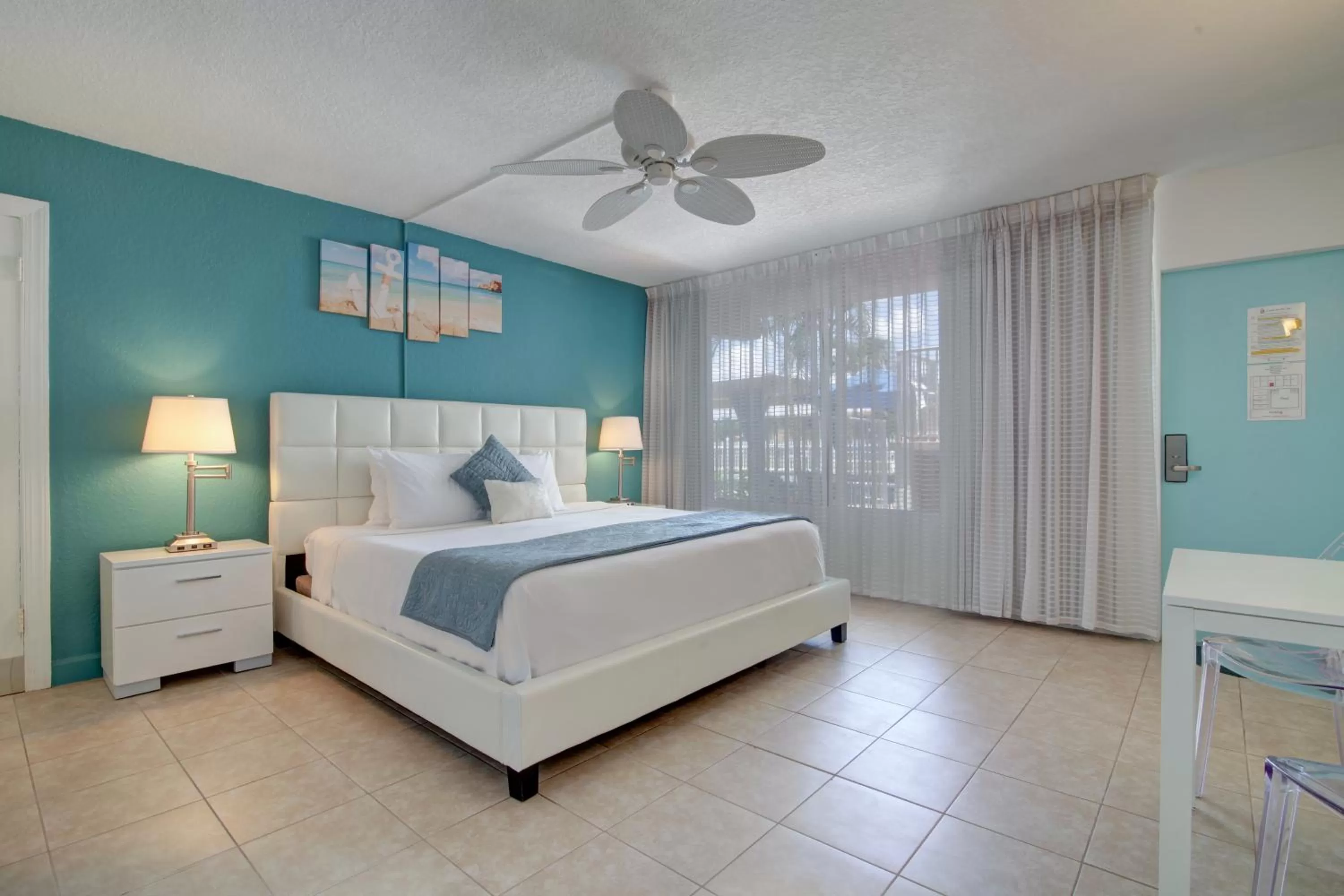 Efficiency (1 King Bed) in Castle by the Sea Motel