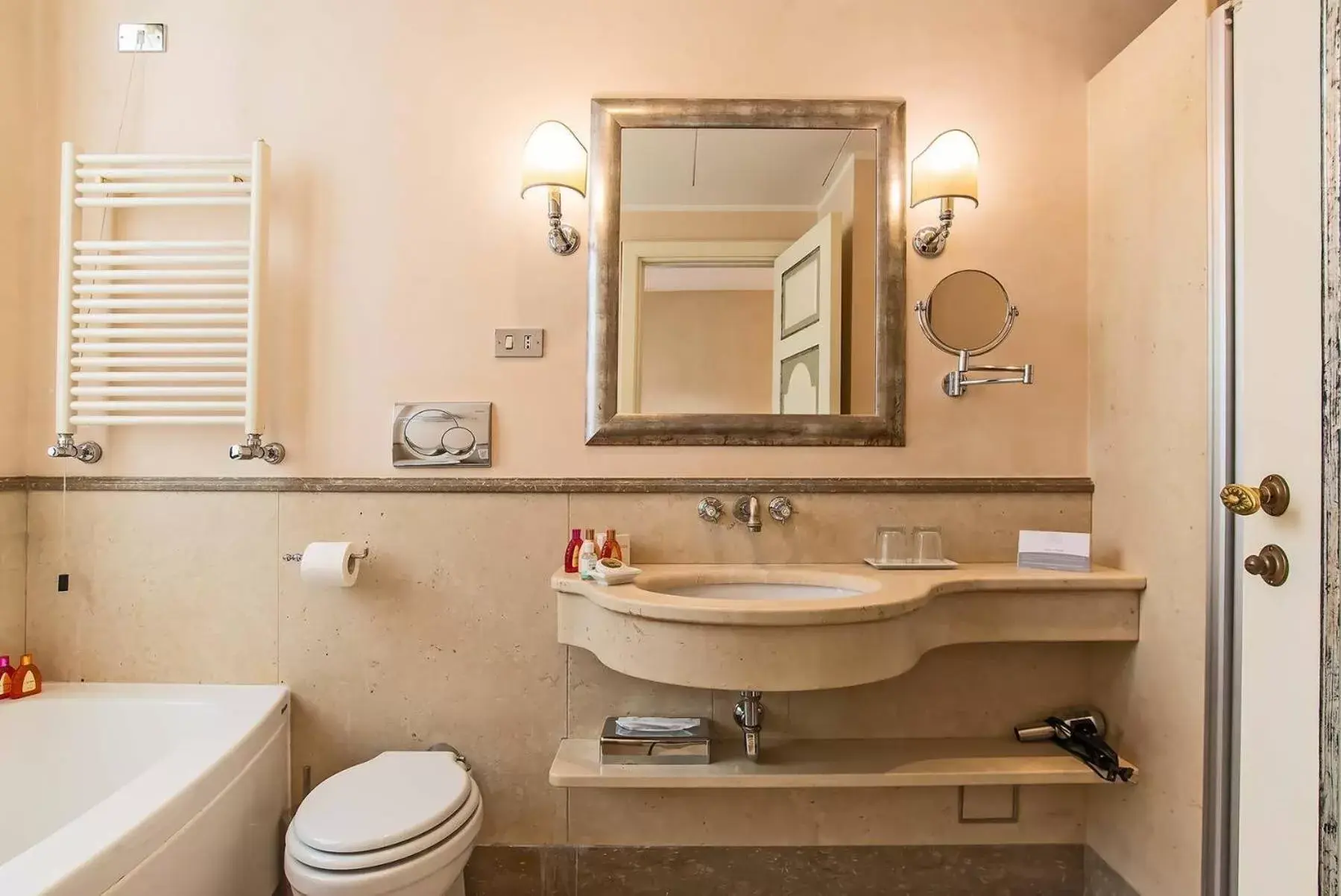 Bathroom in Donna Camilla Savelli - VRetreats