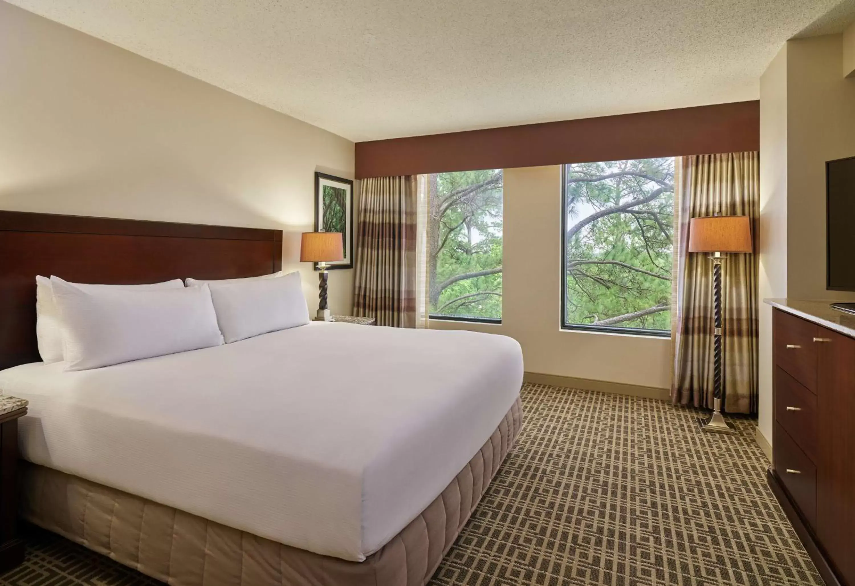 Bedroom, Bed in DoubleTree by Hilton Houston Intercontinental Airport
