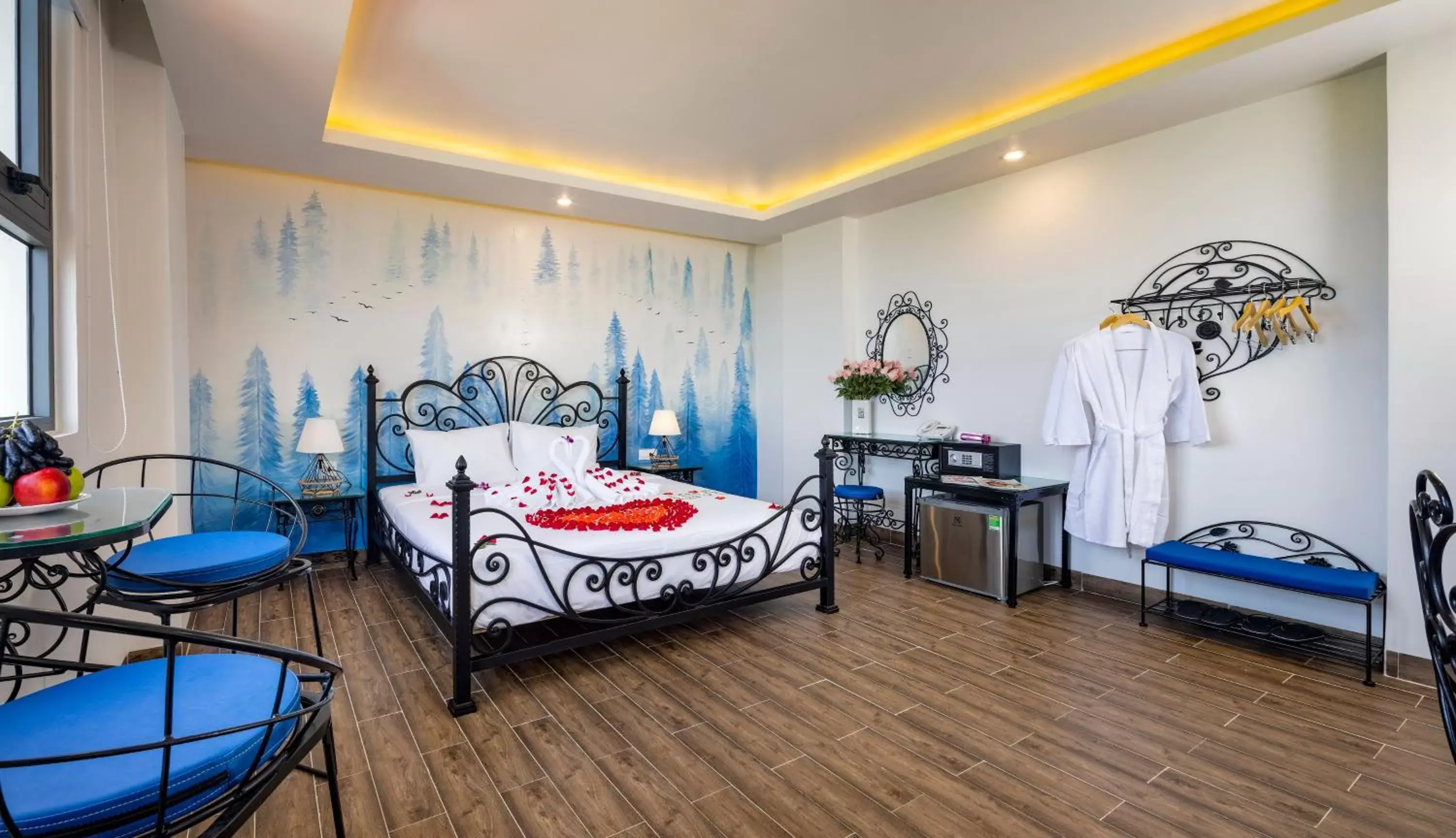 Photo of the whole room, Bed in Azura Gold Hotel & Apartment Photo of the whole room, Bed in Azura Gold Hotel & Apartment