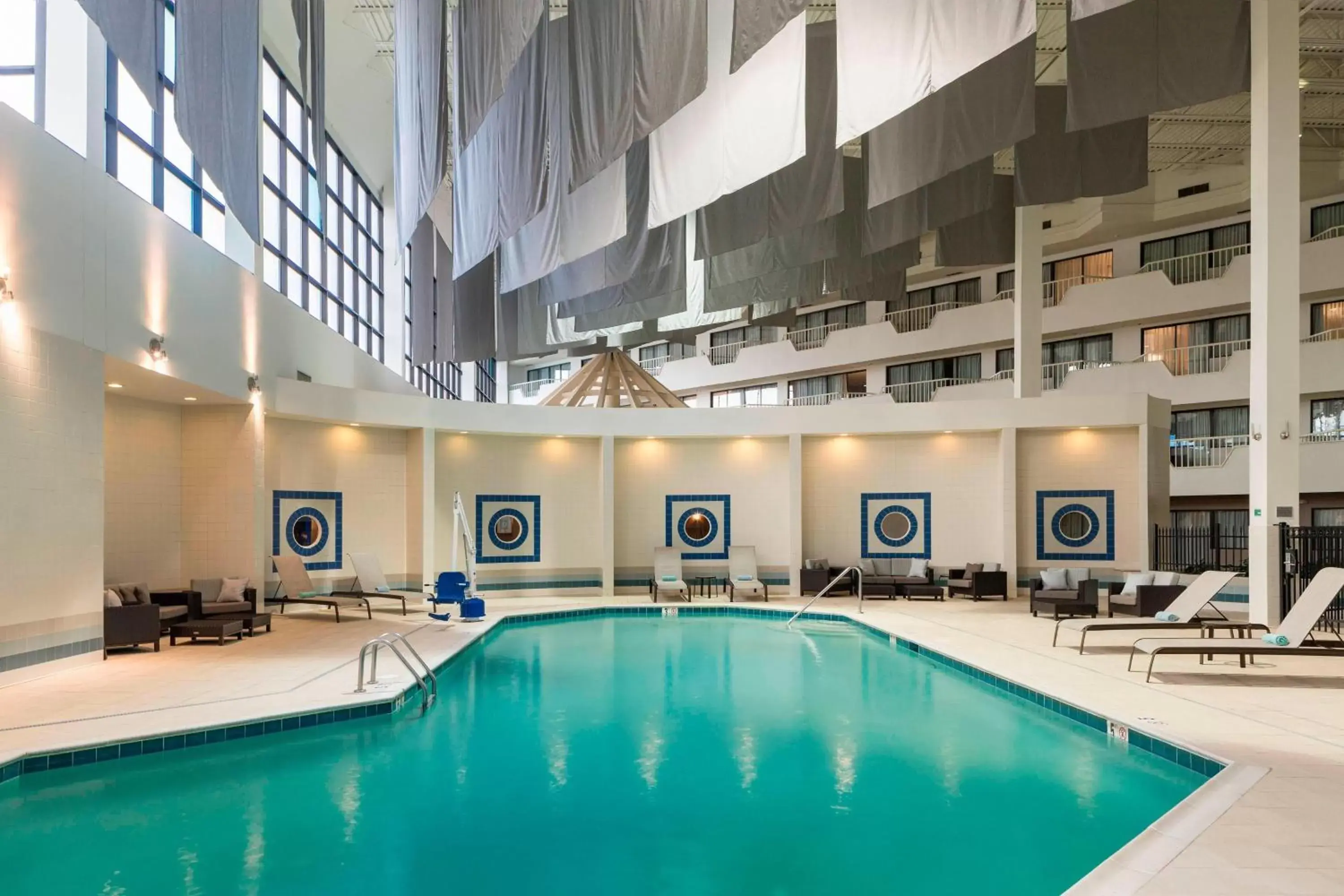 Swimming Pool in Courtyard by Marriott Columbus West/Hilliard