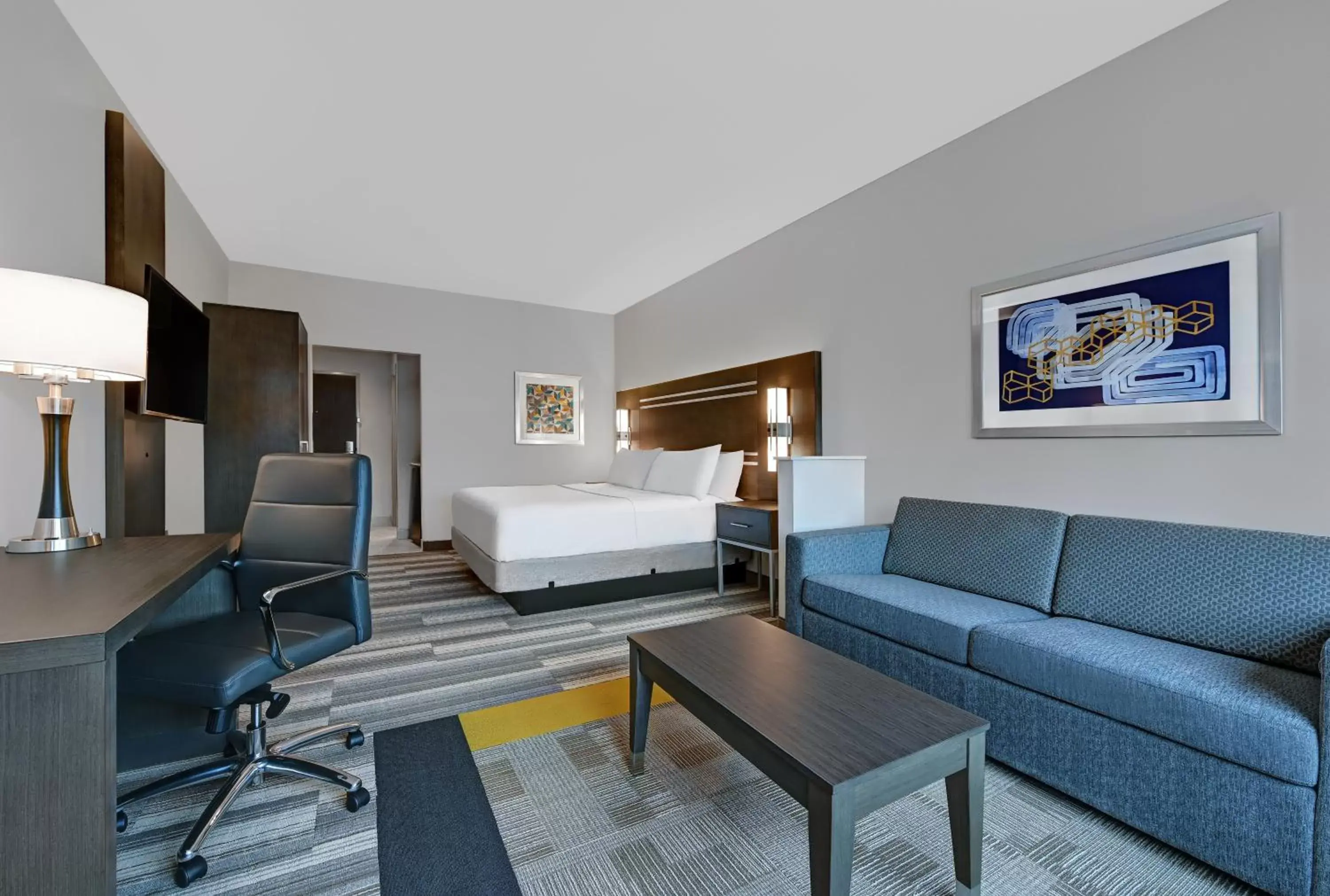 Photo of the whole room, Seating Area in Holiday Inn Express & Suites Memorial – CityCentre, an IHG Hotel