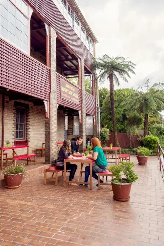 Guests in Katoomba Mountain Lodge