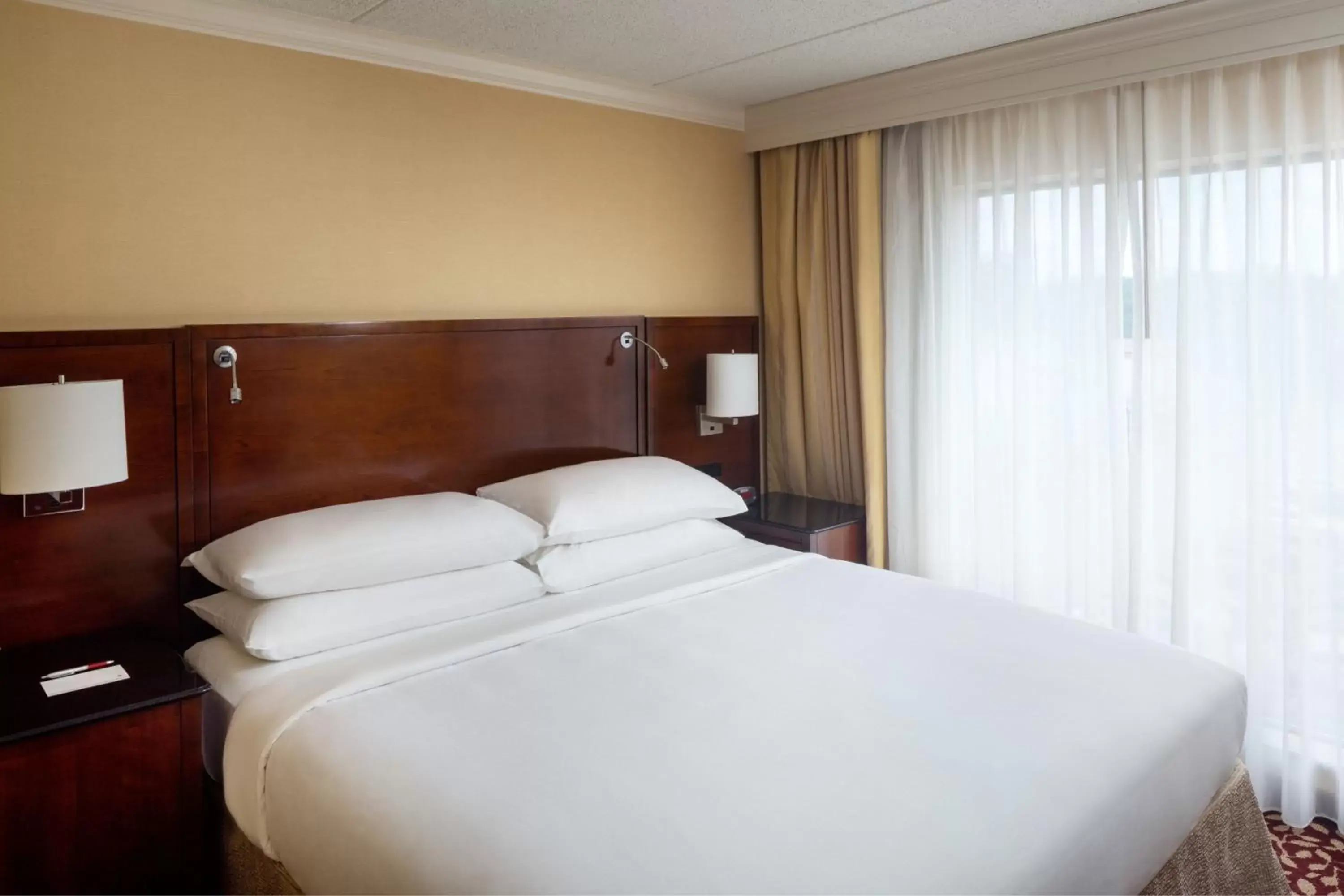 Bedroom, Bed in Indianapolis Marriott East