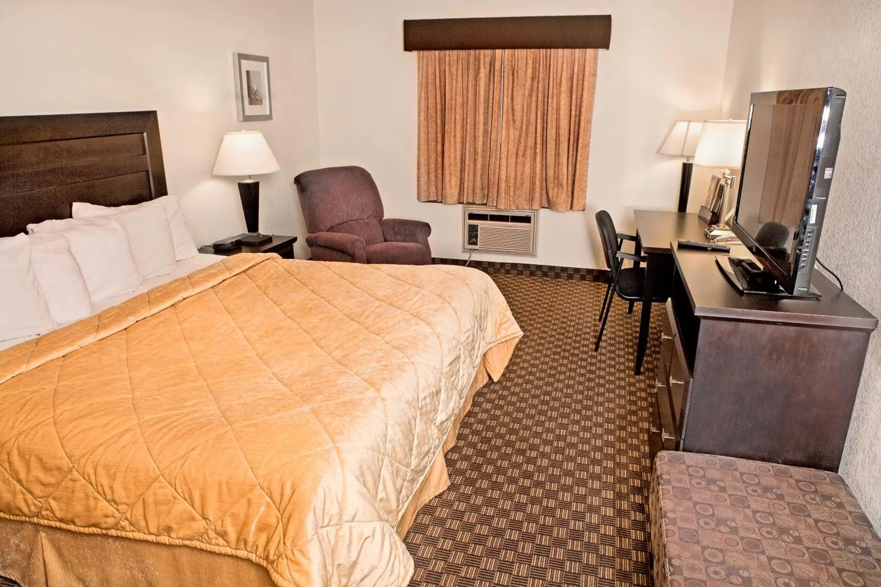 Bed in Super 8 by Wyndham Calgary/Airport