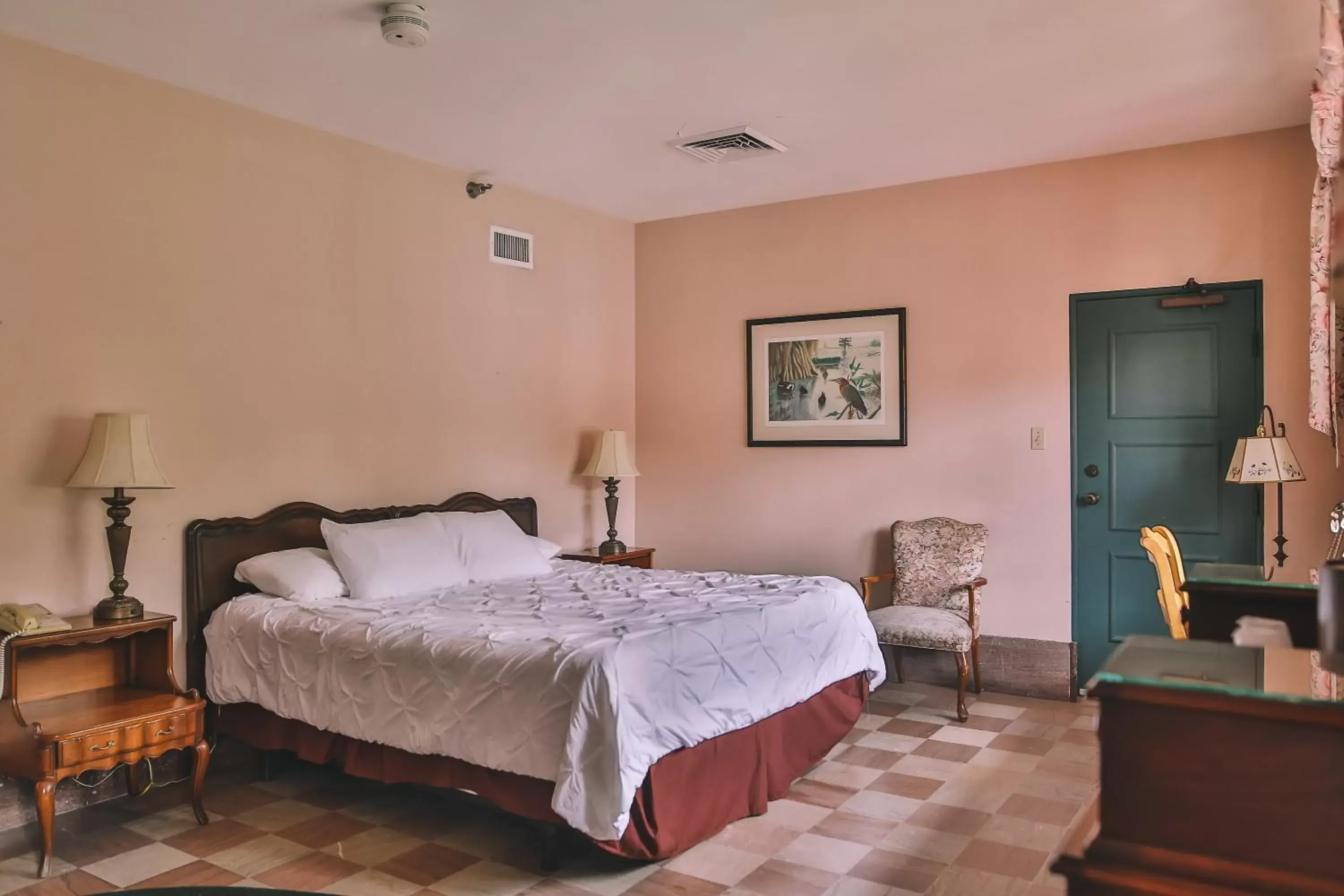 Bed in The Lodge At Wakulla Springs