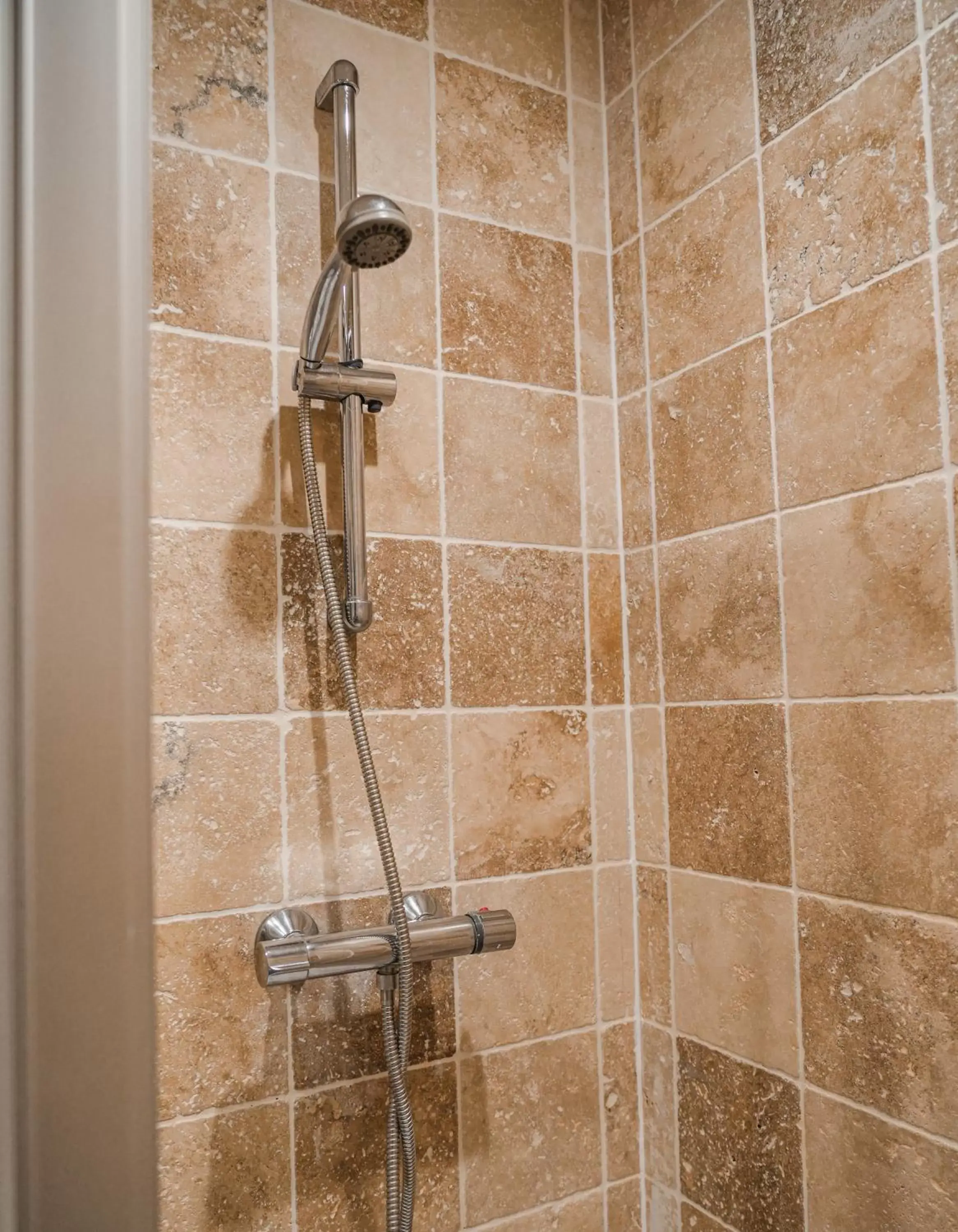 Shower, Bathroom in Hotel Louisa