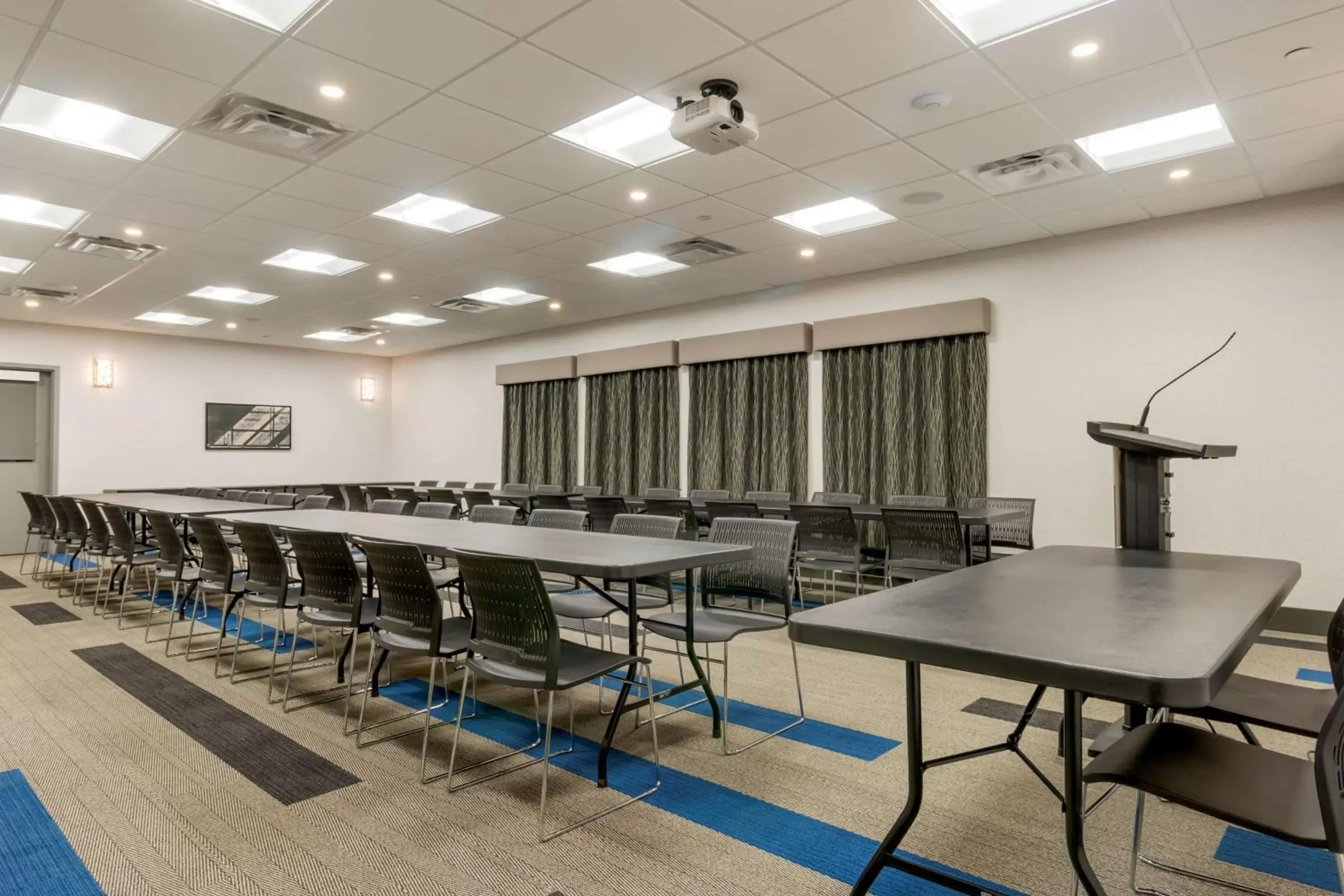 Meeting/conference room in Best Western Plus Dauphin