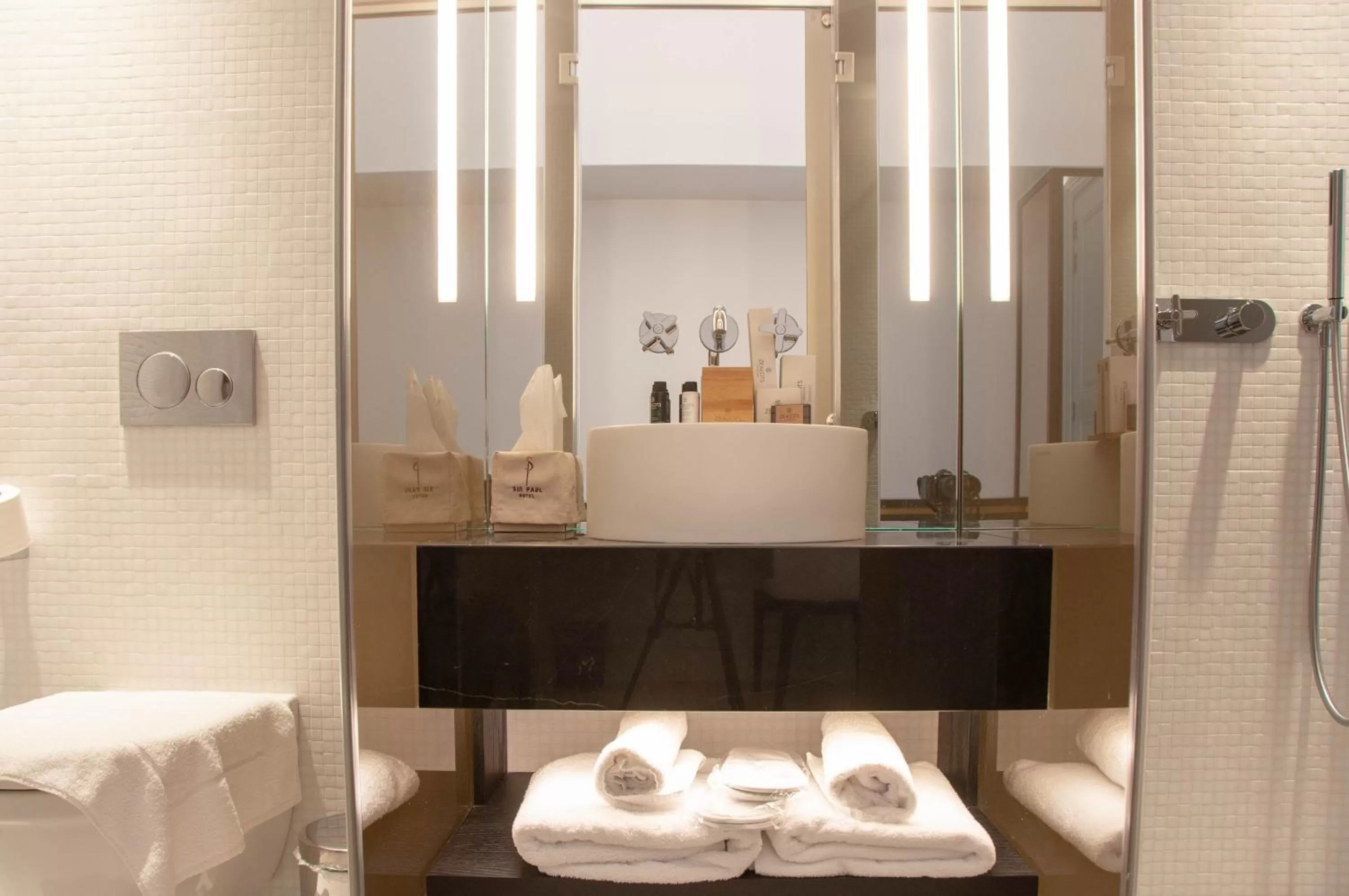 Shower in S Paul City Hotel