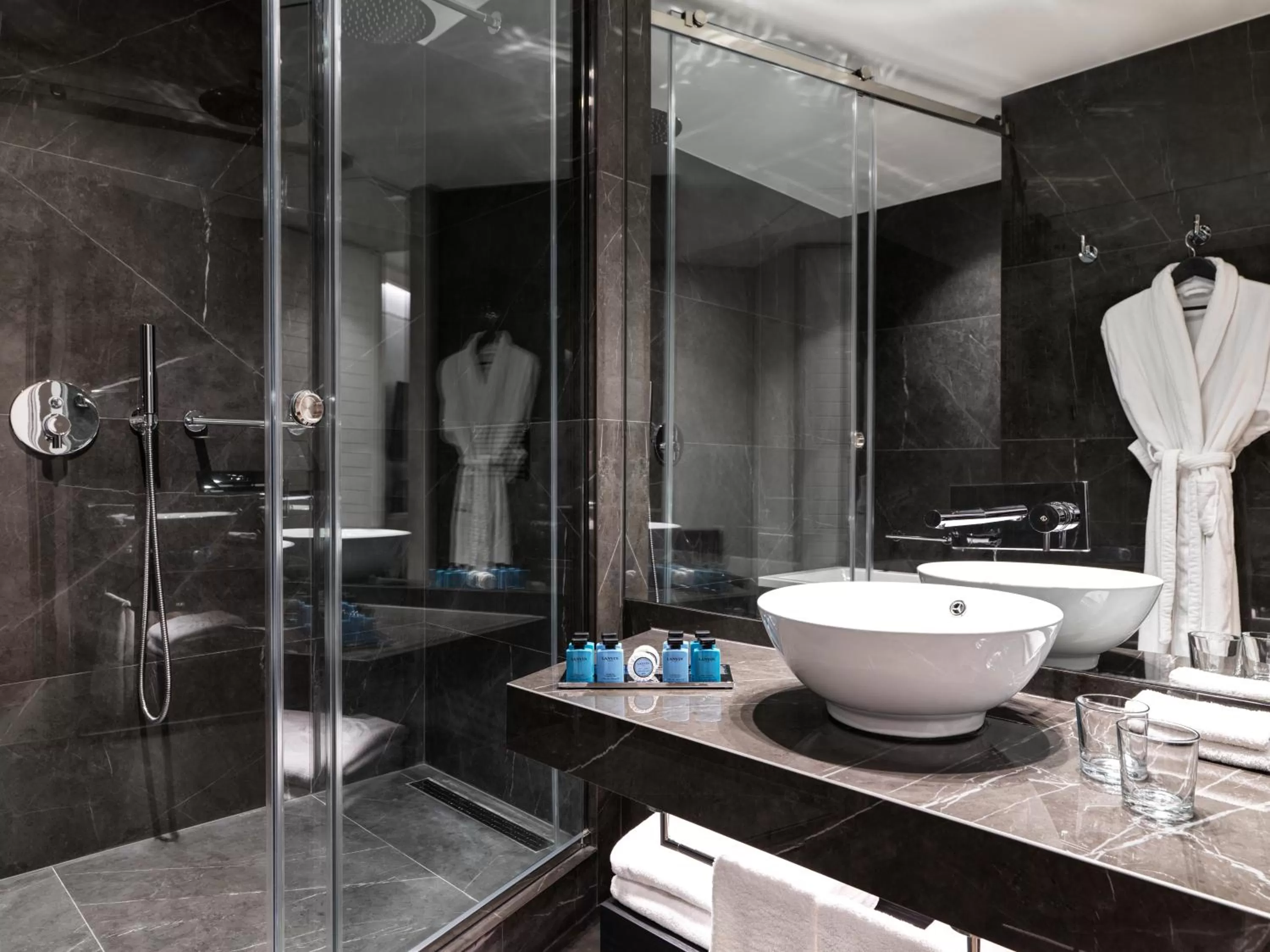 Shower in Sofitel Athens Airport