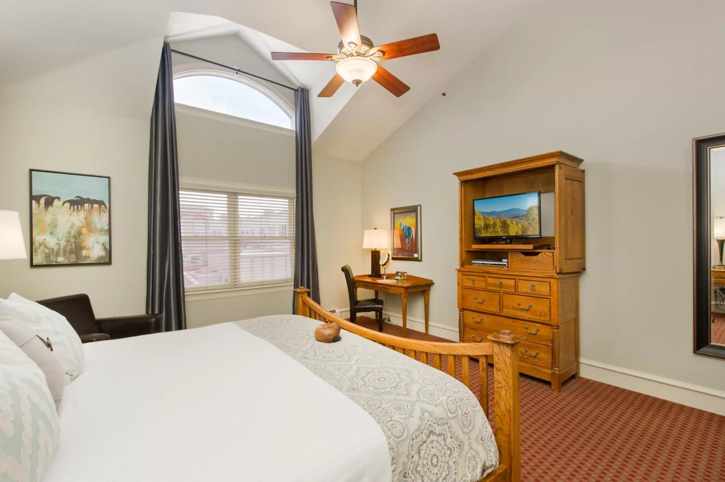 Photo of the whole room in The Bradley Boulder Inn