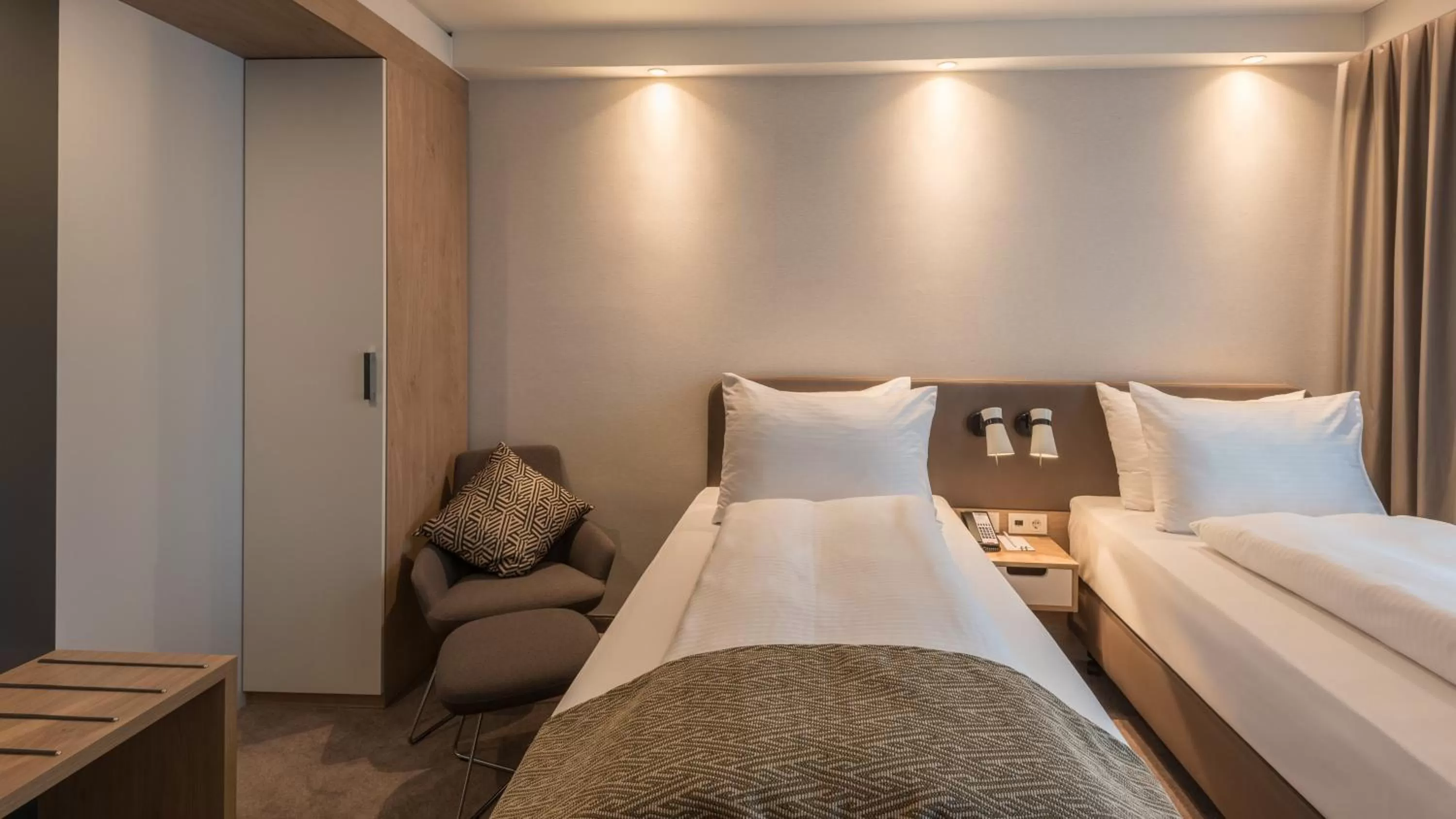 Photo of the whole room, Bed in Holiday Inn - Hamburg - Berliner Tor by IHG