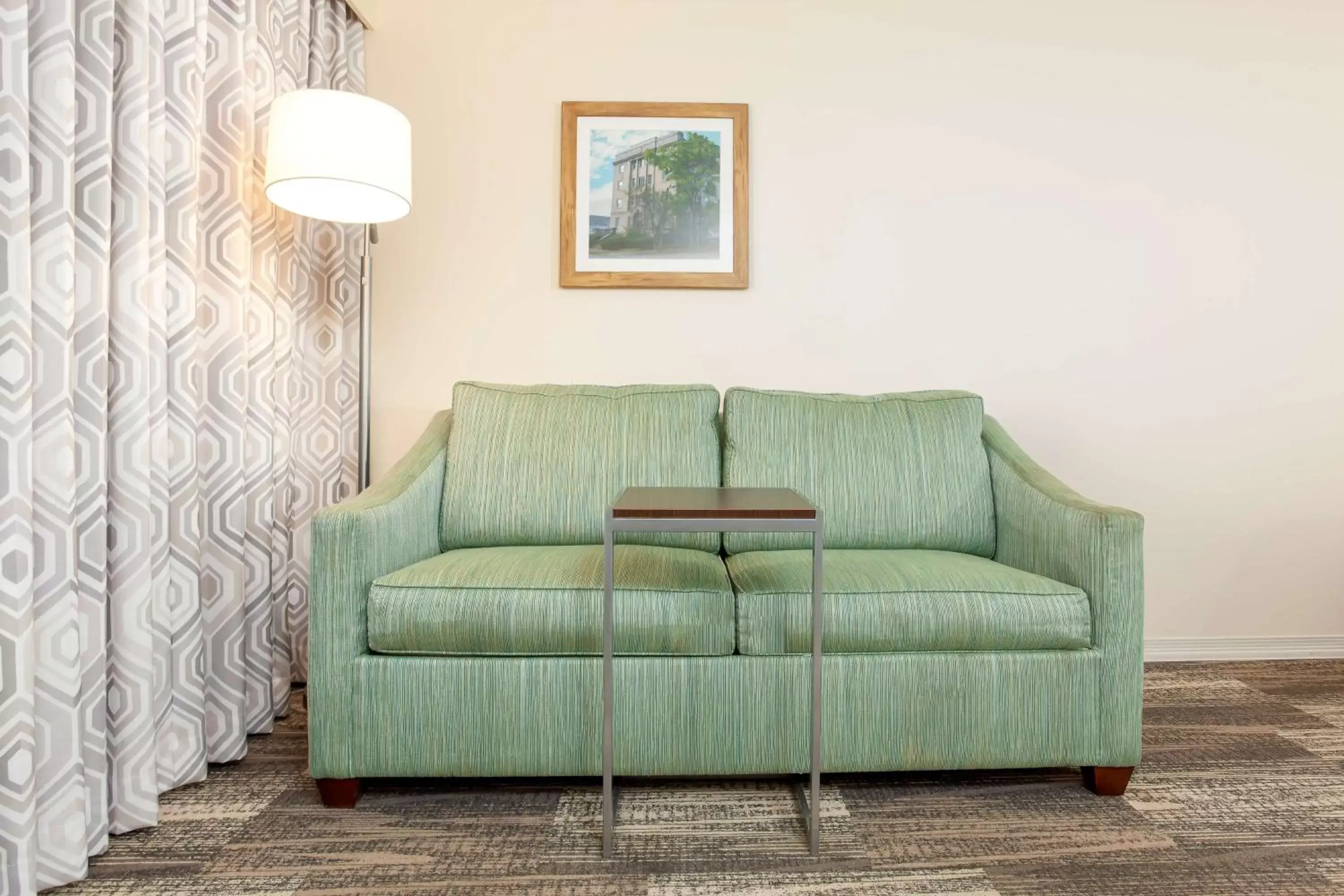 Living room, Seating Area in Hampton Inn & Suites Niles/Warren, OH
