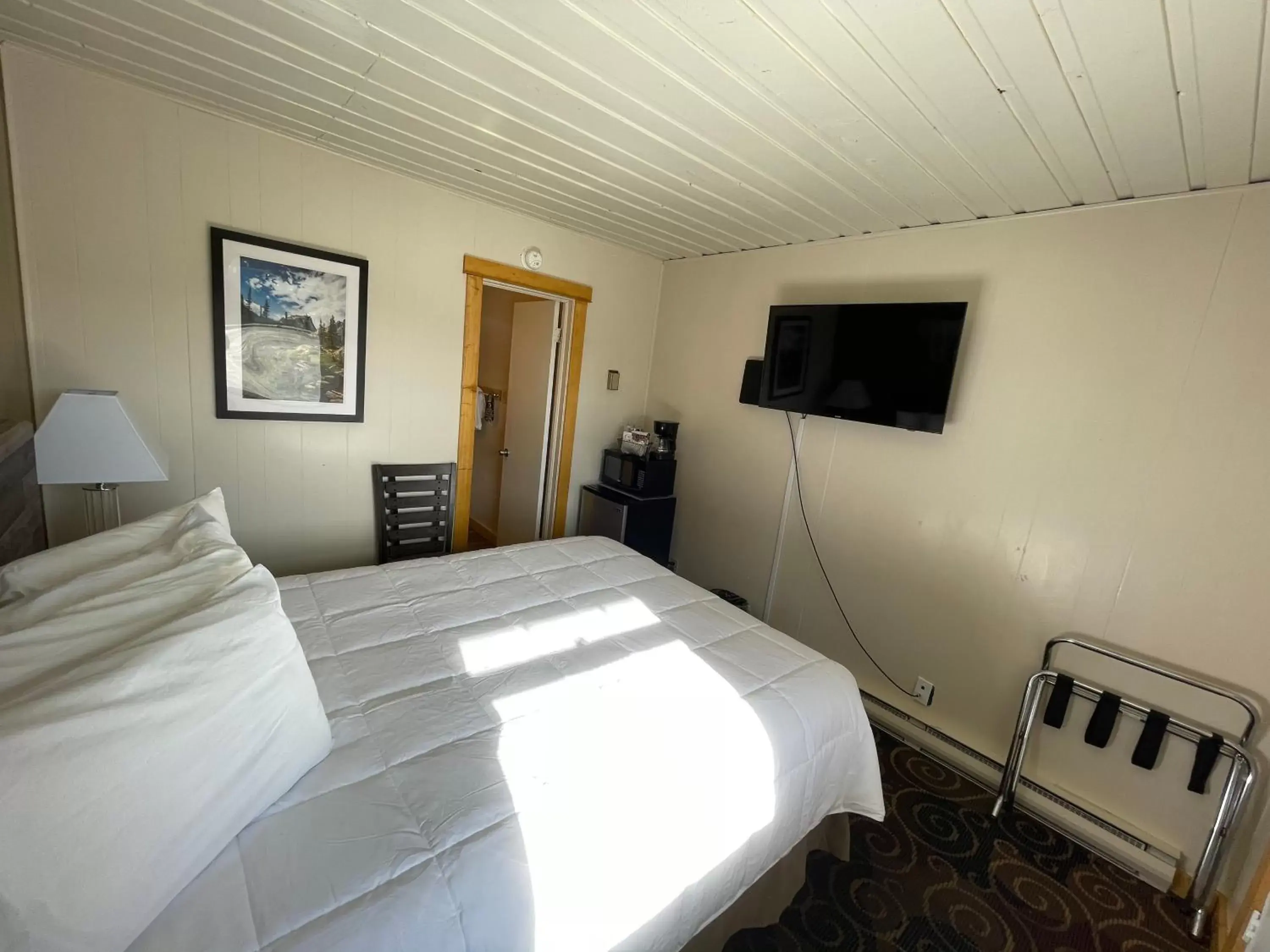 Bed in Estes Mountain Inn