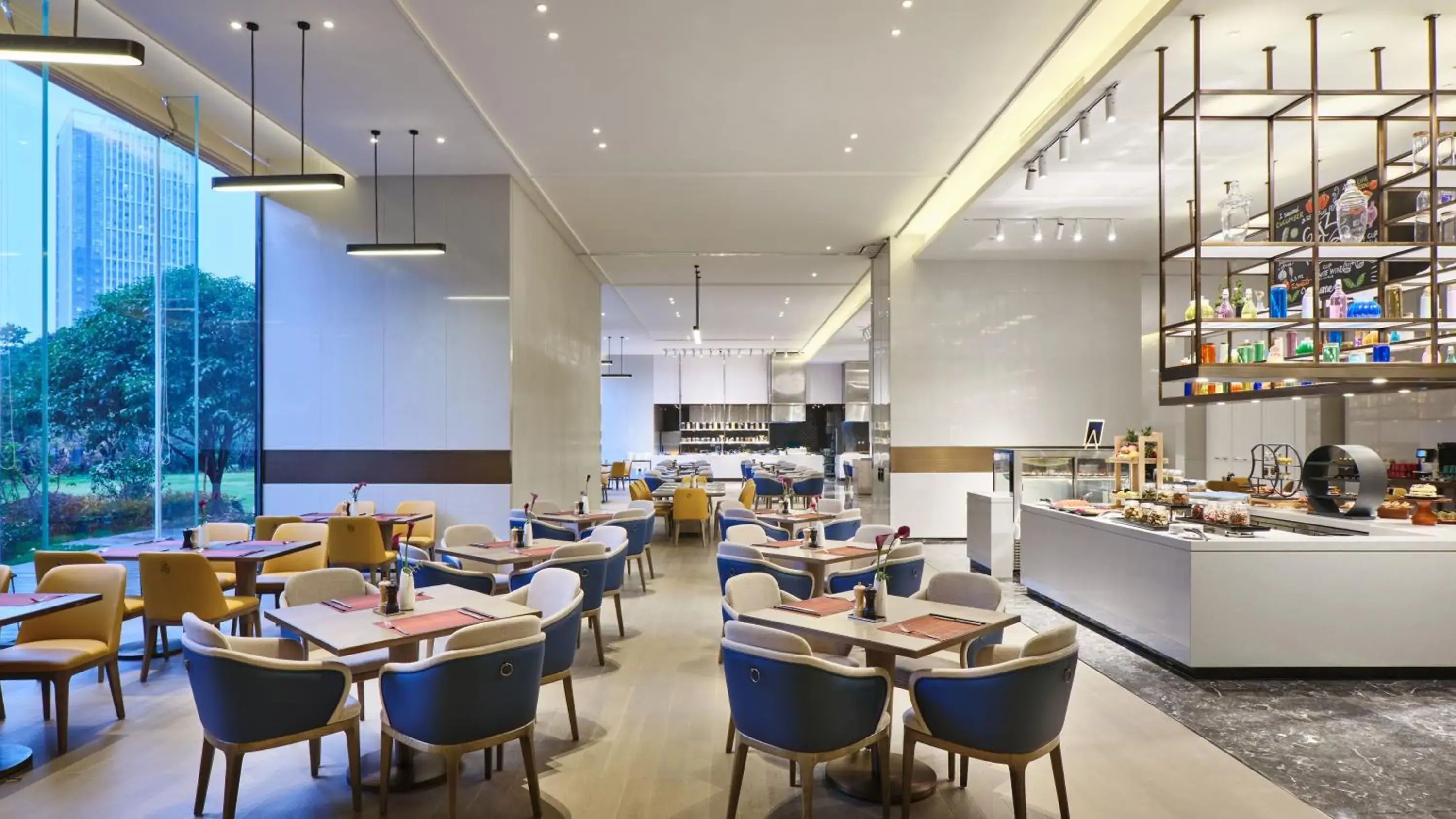 Breakfast, Restaurant/Places to Eat in Crowne Plaza Wuhan Development Zone, an IHG Hotel