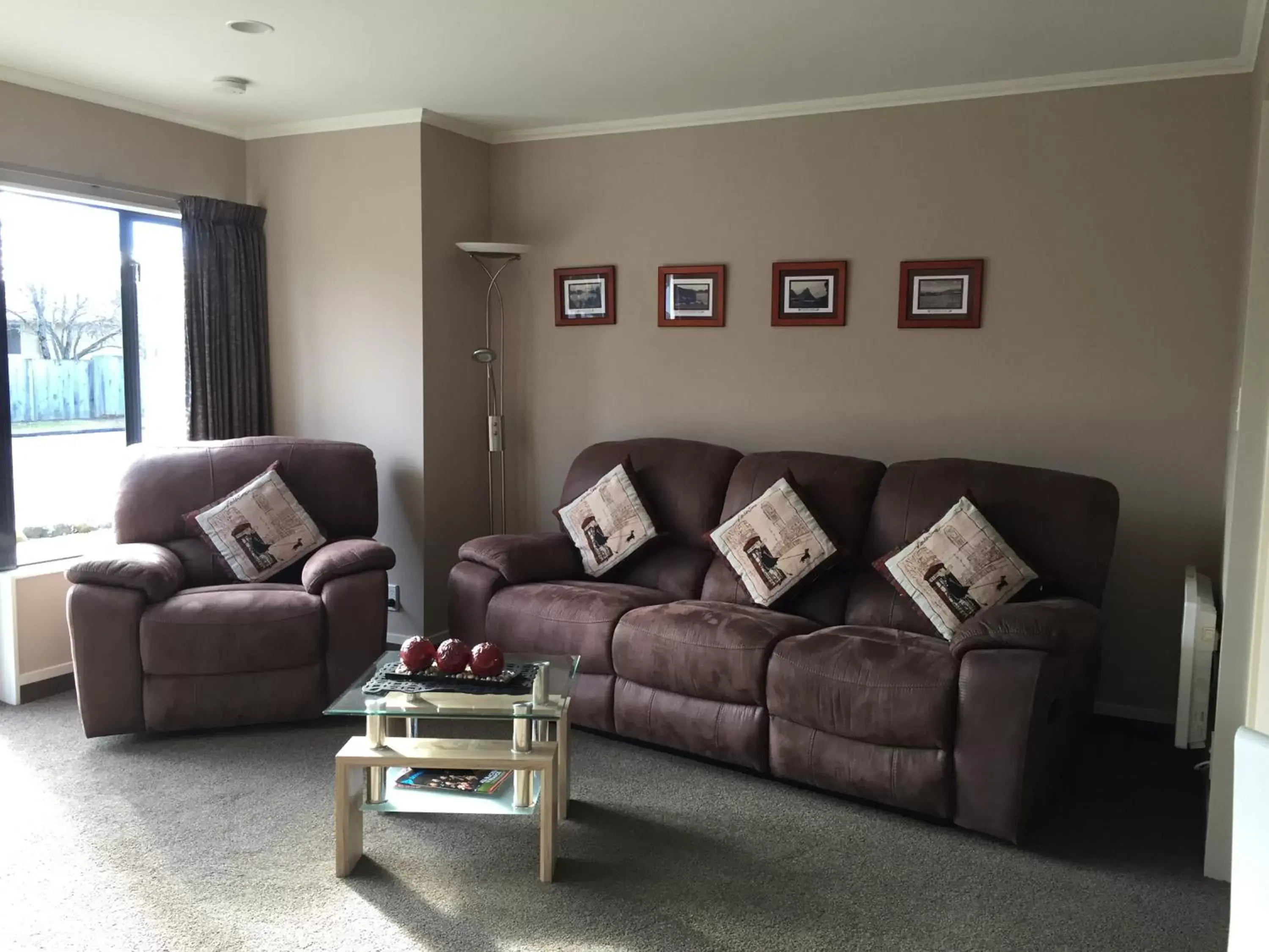 Seating Area in Lakefront Lodge