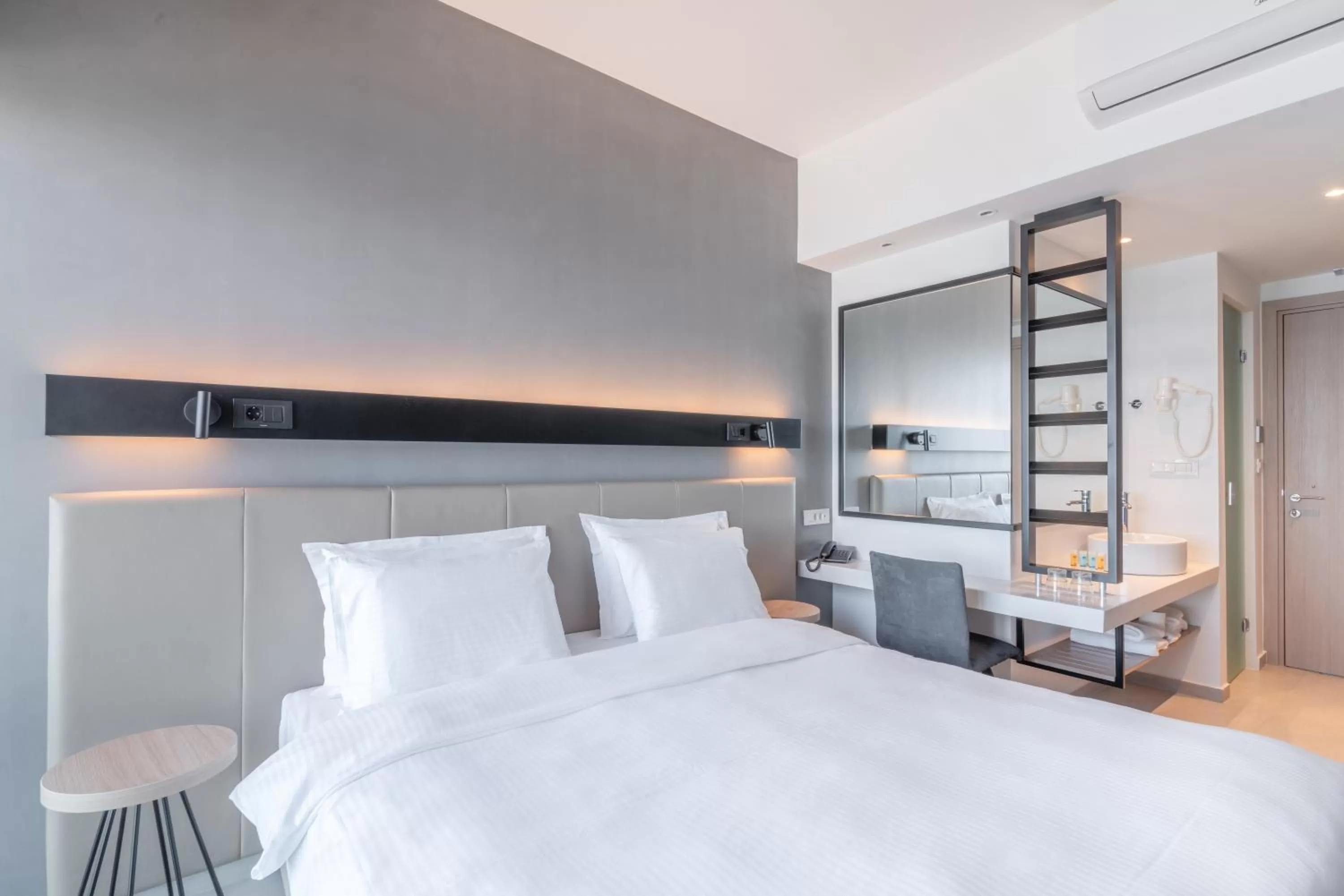 Bed in Hotel Avra by Smile hotels - Free Airport Shuttle