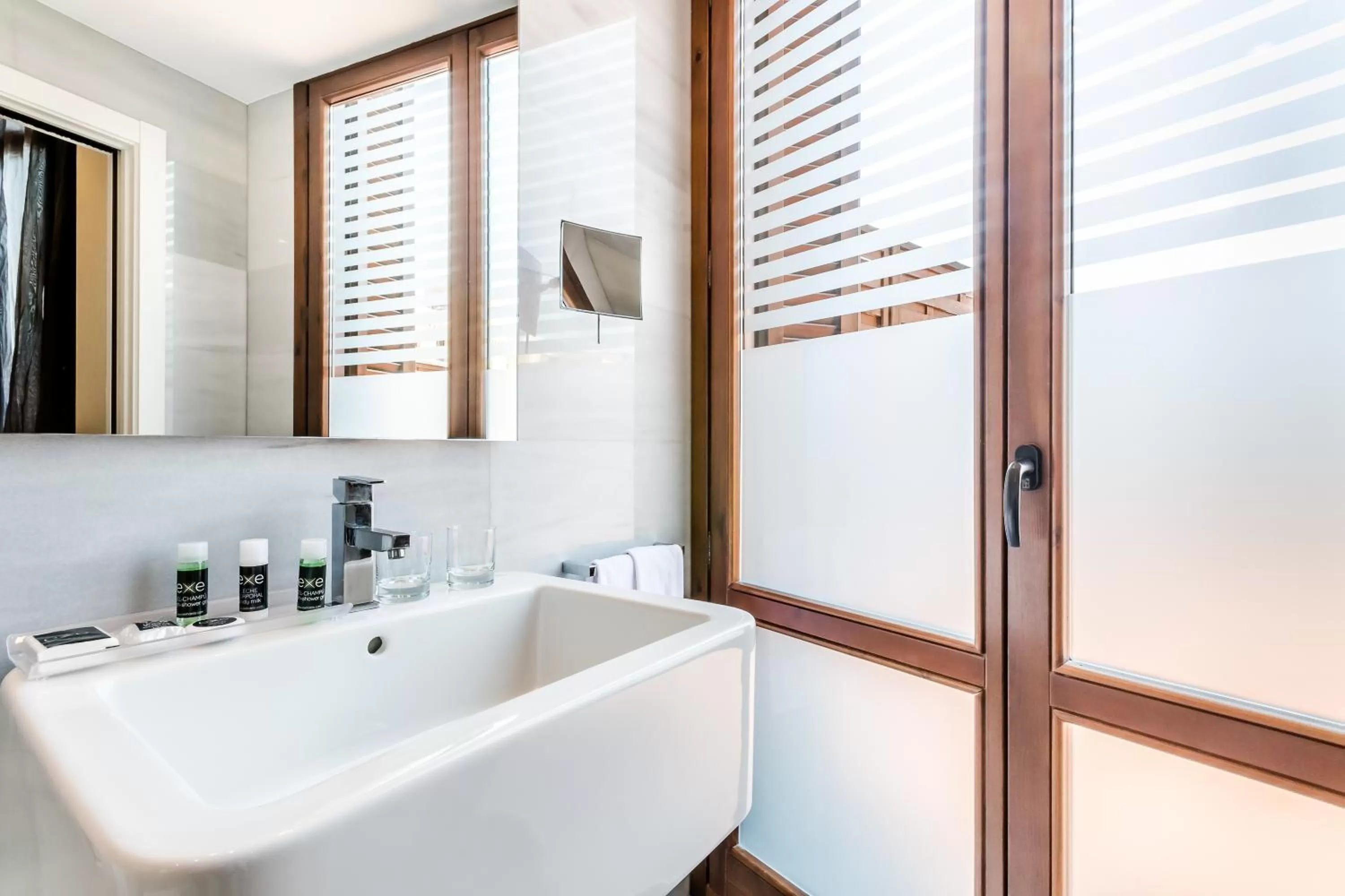 Bathroom in Exe Ramblas Boquería