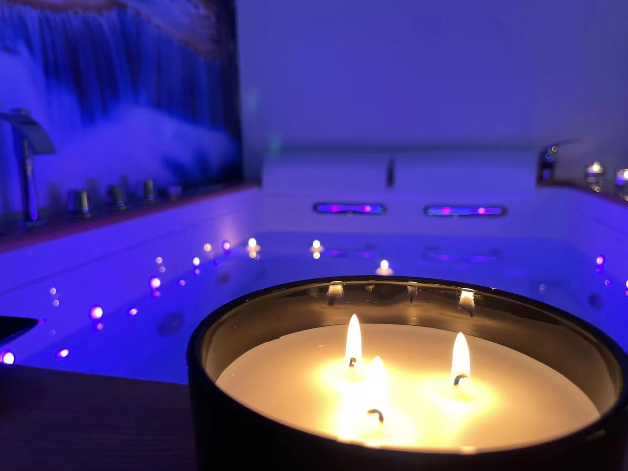 Hot Tub in Suite Ciclopi Acitrezza