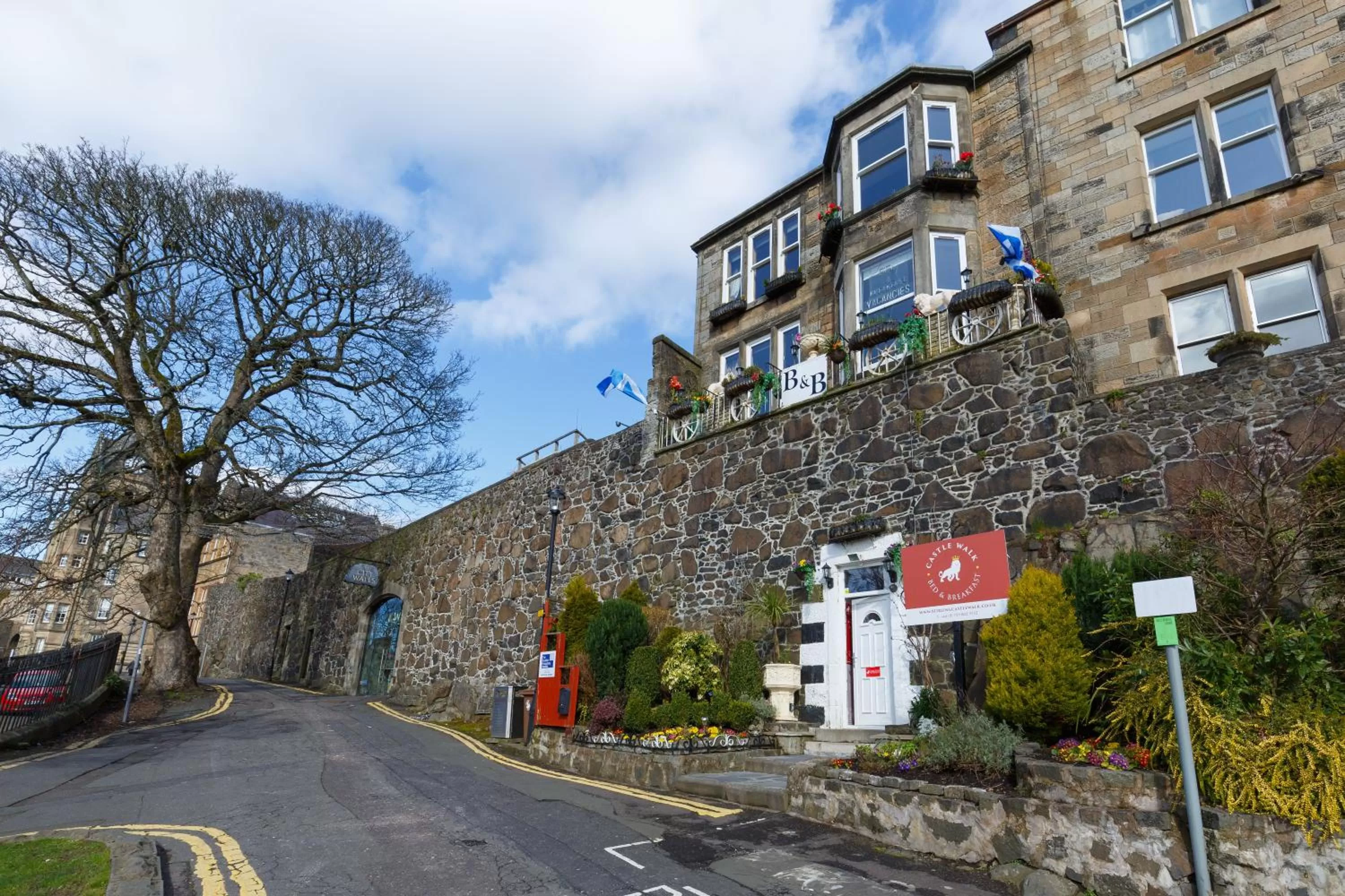 Property building in Castle Walk Bed & Breakfast