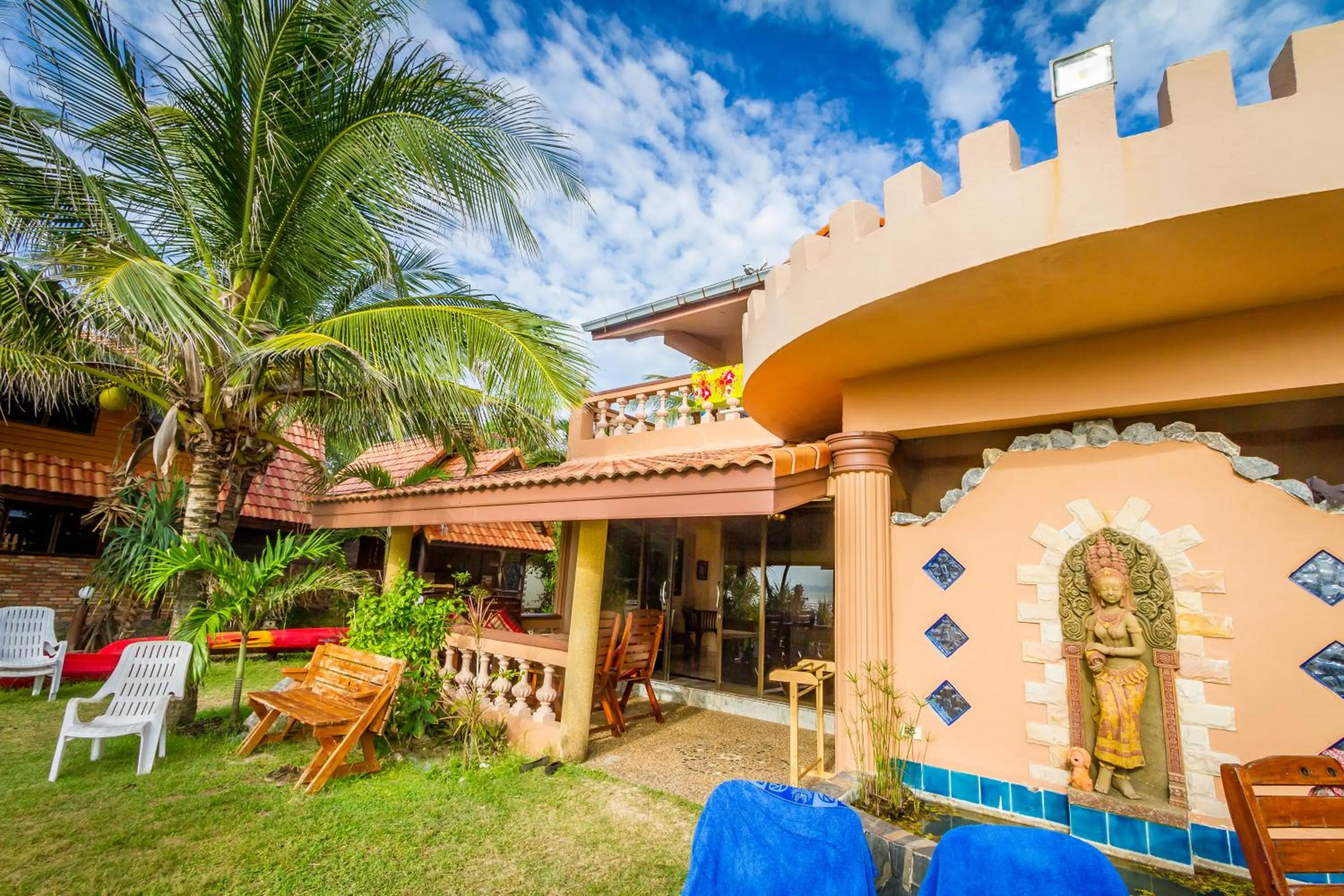 Property building in Laguna Beach Club Resort