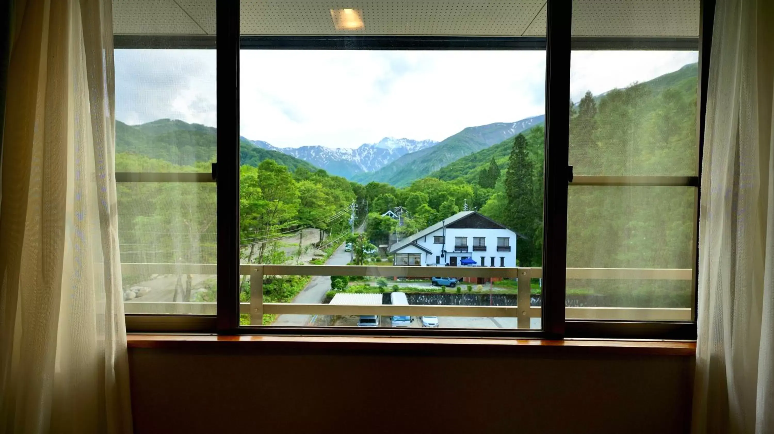 Mountain view in Hotel Oak Forest Mountain view in Hotel Oak Forest