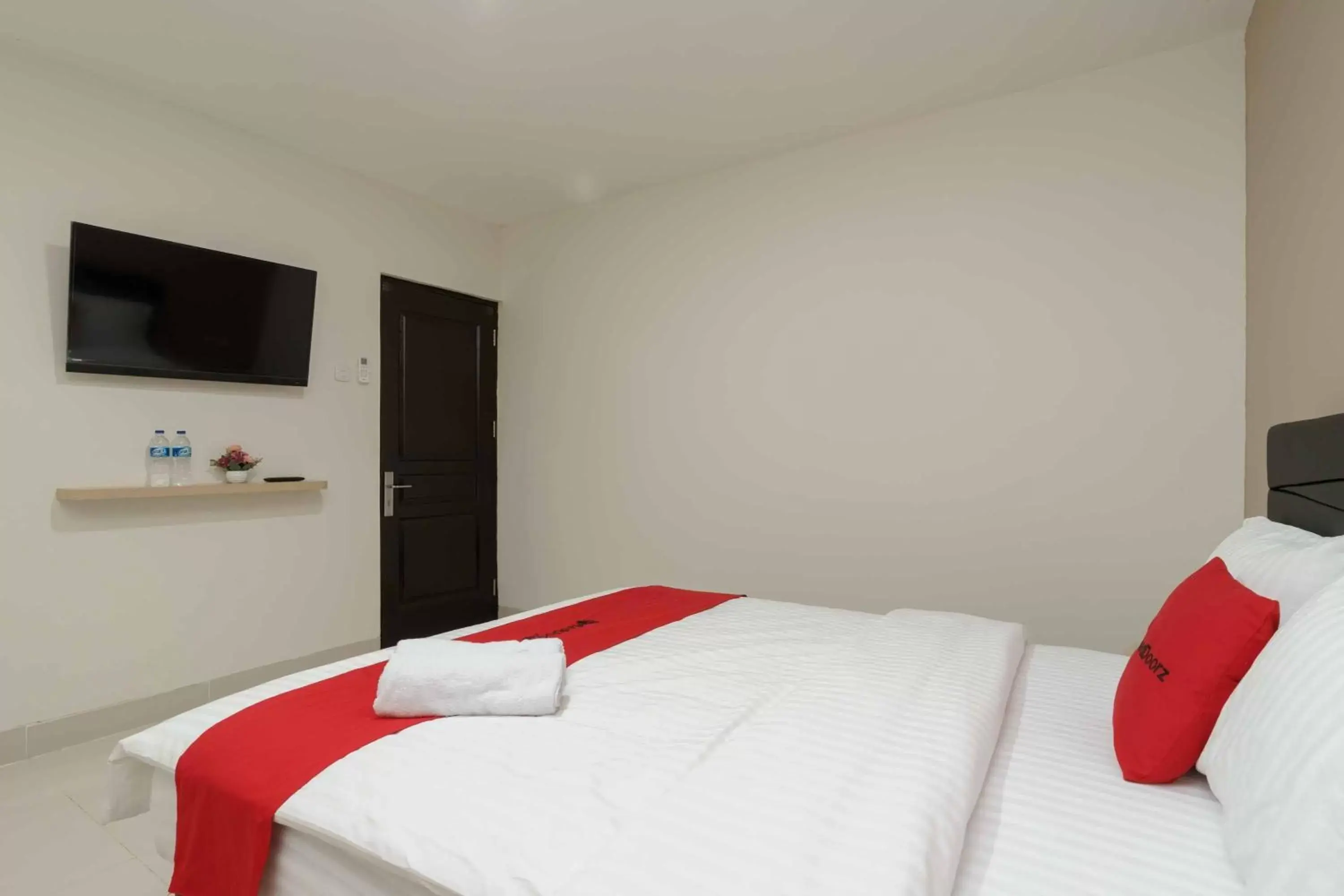 Bed in RedDoorz Plus near Eka Hospital BSD 5 Bed in RedDoorz Plus near Eka Hospital BSD 5