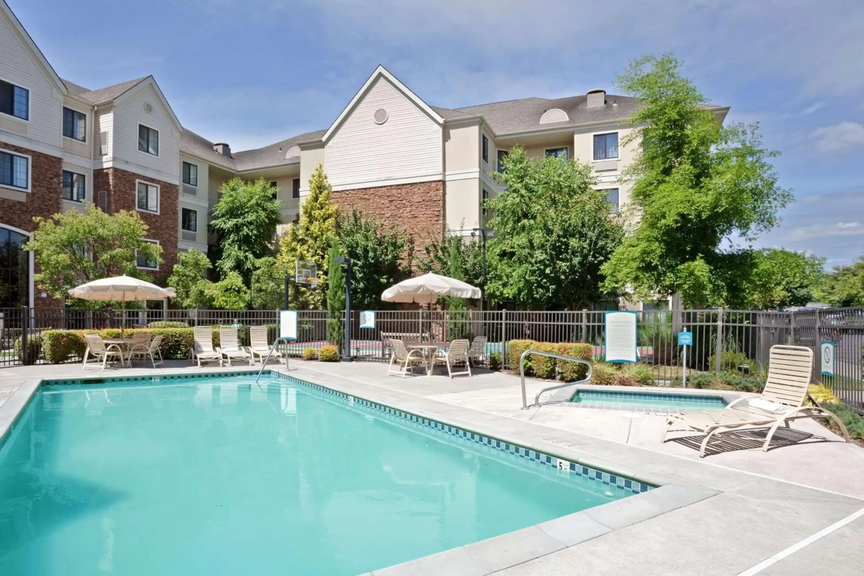 Pool view, Property Building in Sonesta ES Suites Portland Vancouver 41st Street