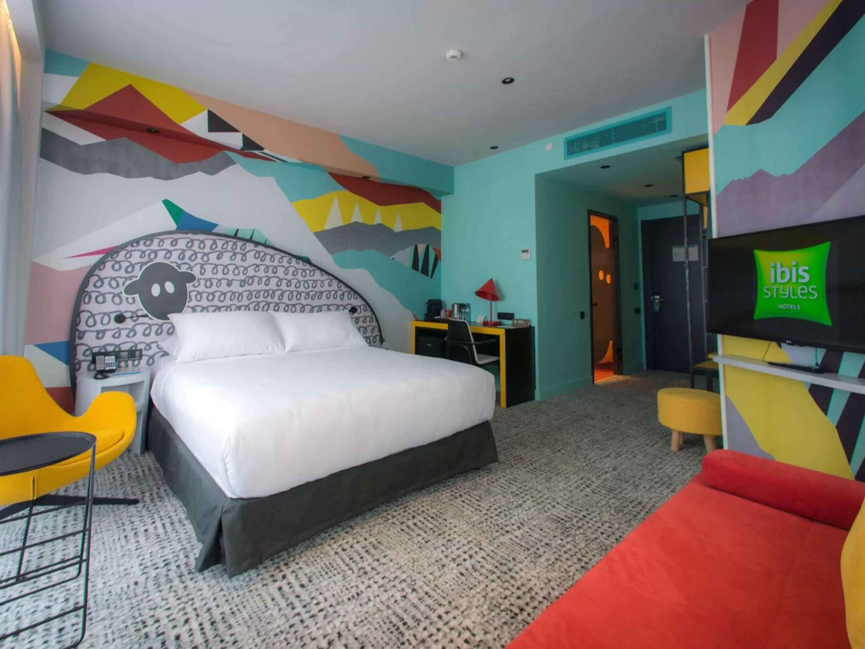 Photo of the whole room, Bed in ibis Styles Tbilisi Center