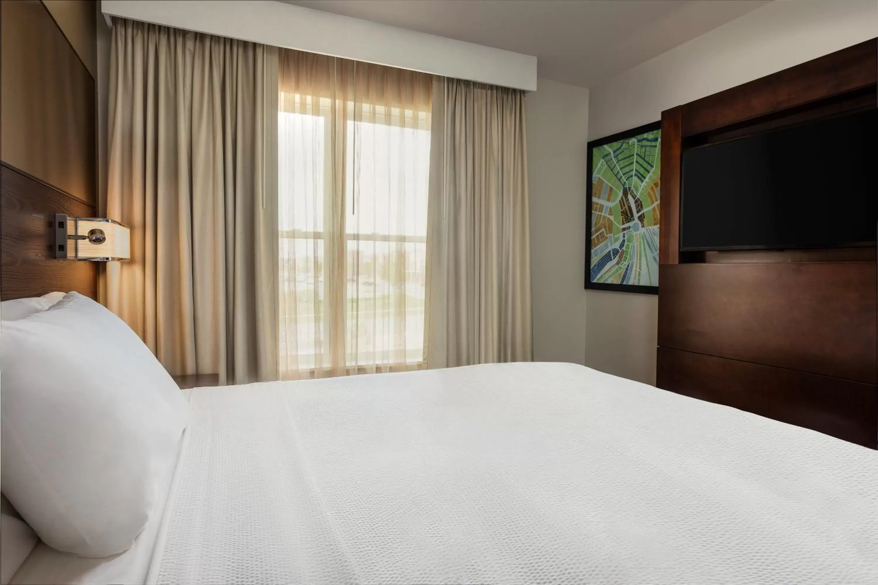 Bed in Residence Inn by Marriott Kansas City at The Legends