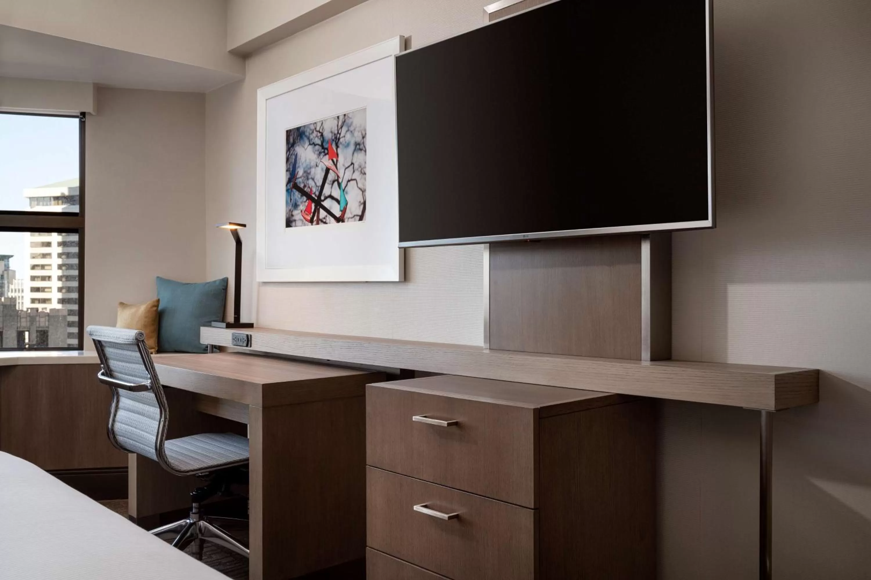 Bedroom, TV/Entertainment Center in Hilton Seattle