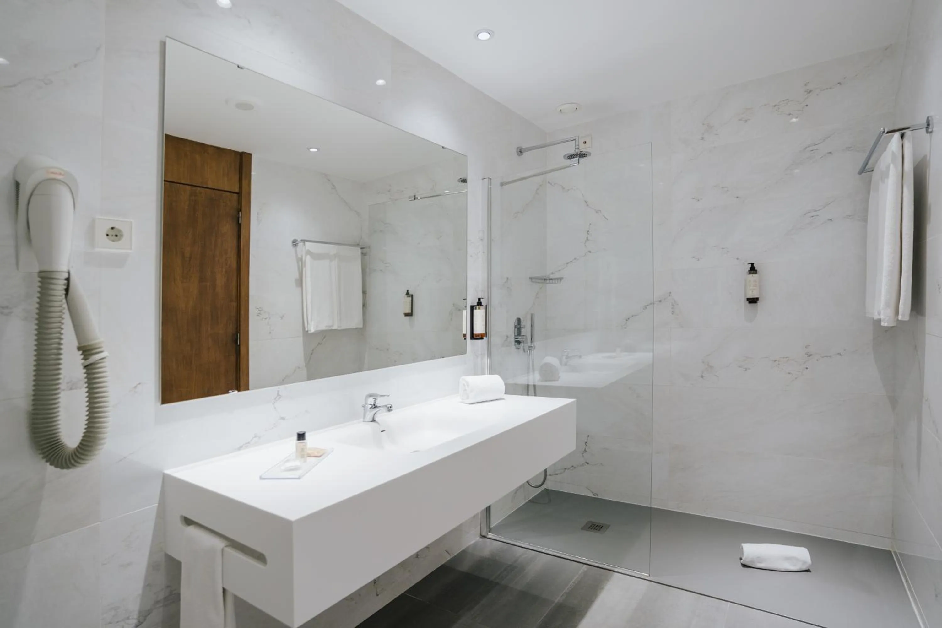 Toilet in Hotel Premium Porto Maia