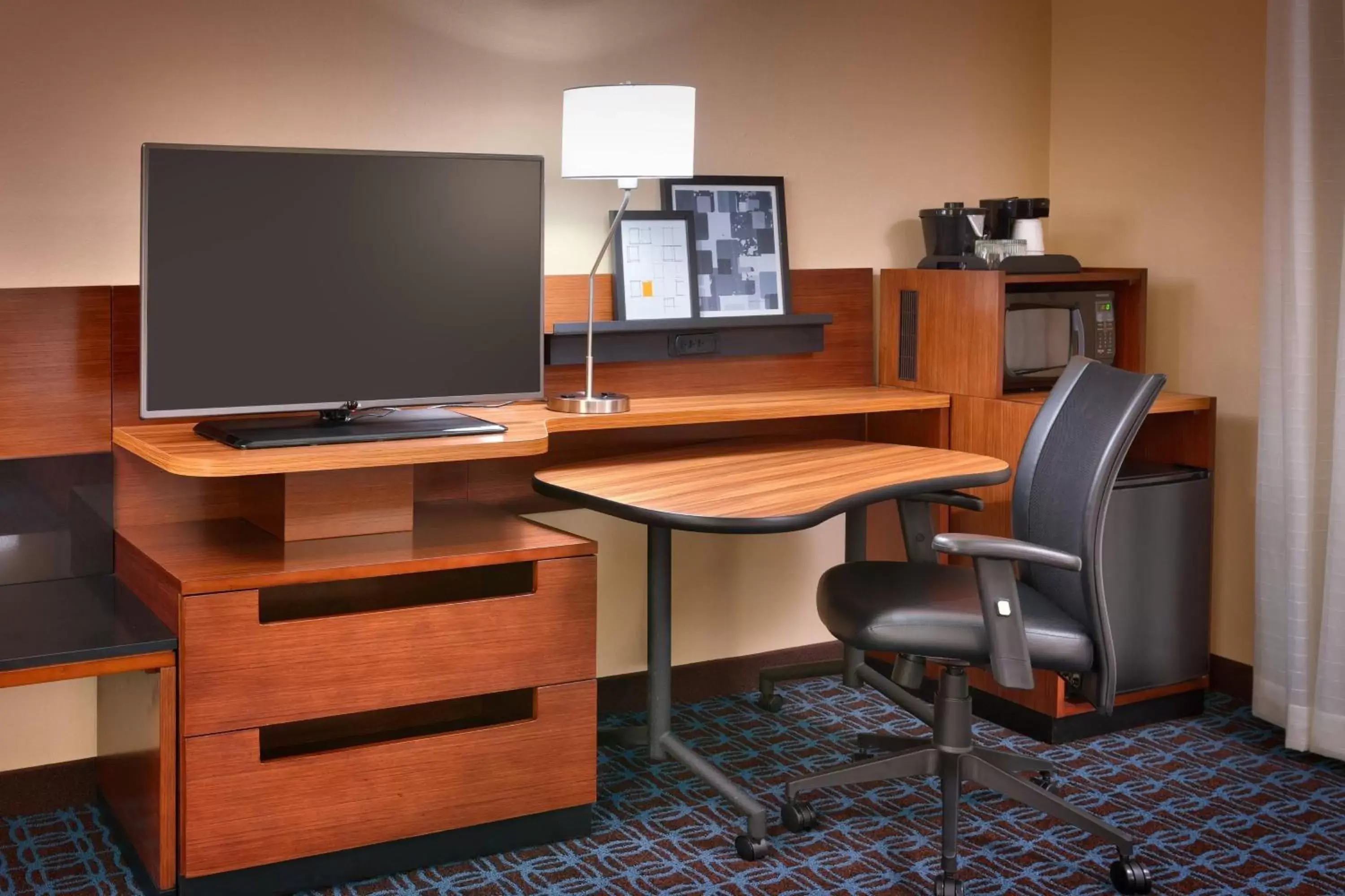 Bedroom, TV/Entertainment Center in Fairfield Inn Salt Lake City Draper