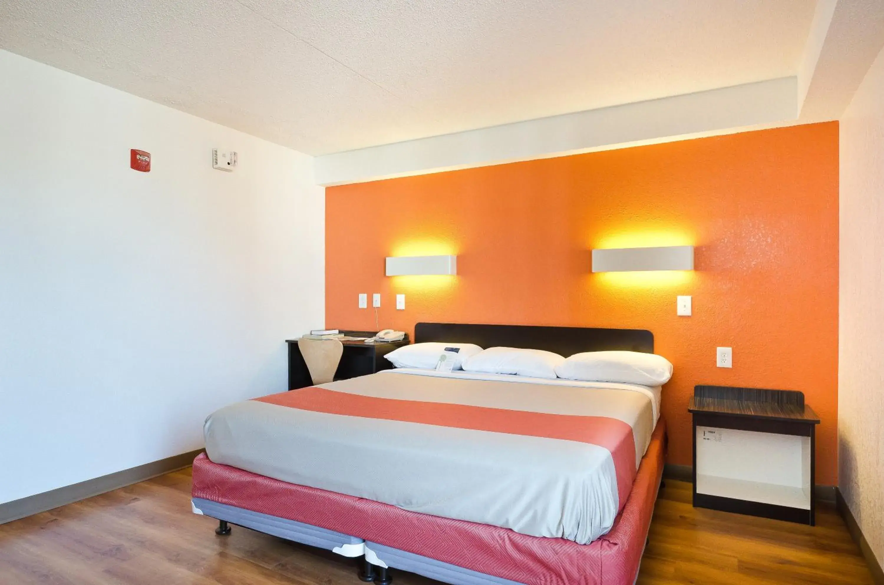 Bed in Motel 6-Springfield, DC - Washington Southwest