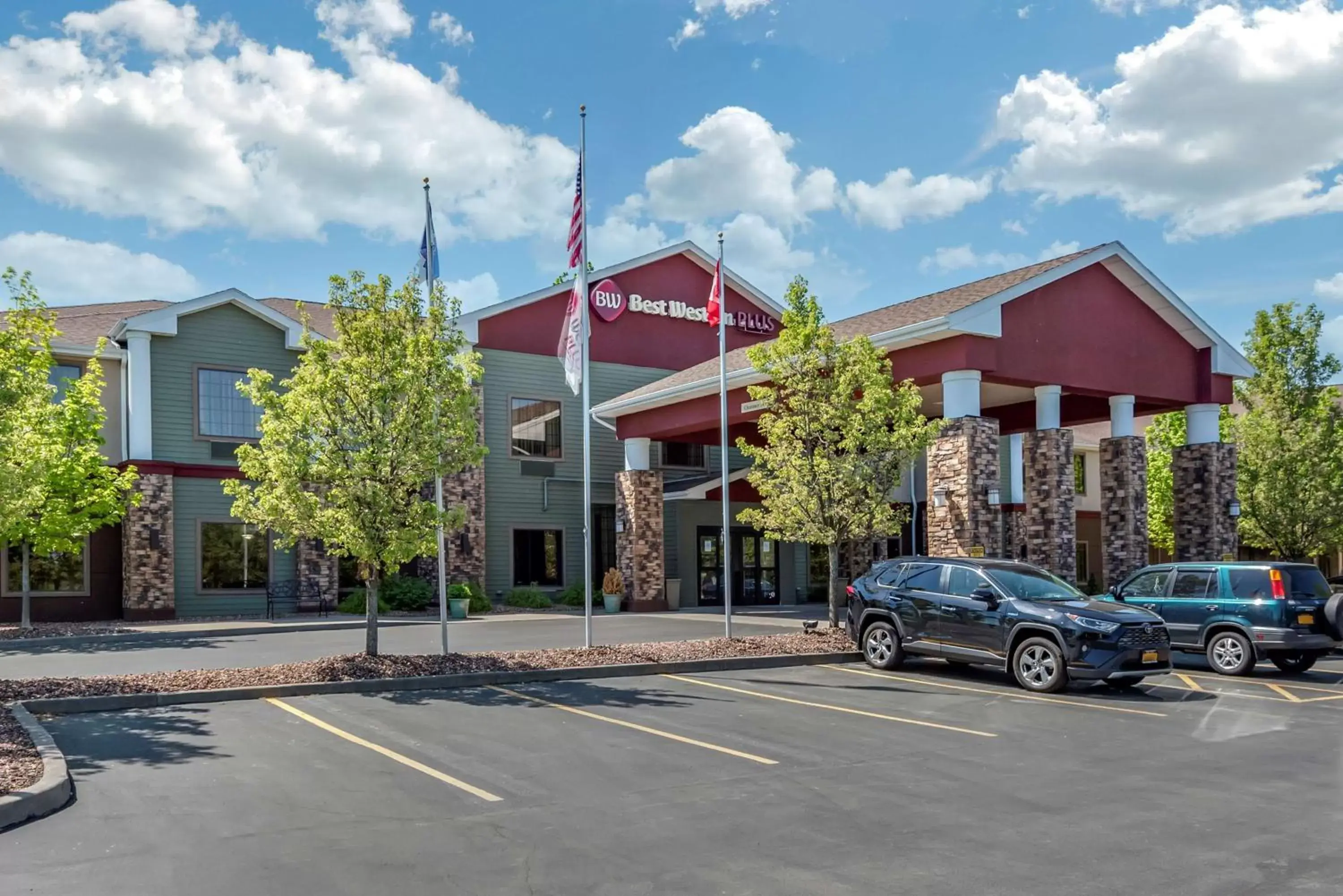 Property Building in Best Western PLUS Victor Inn & Suites