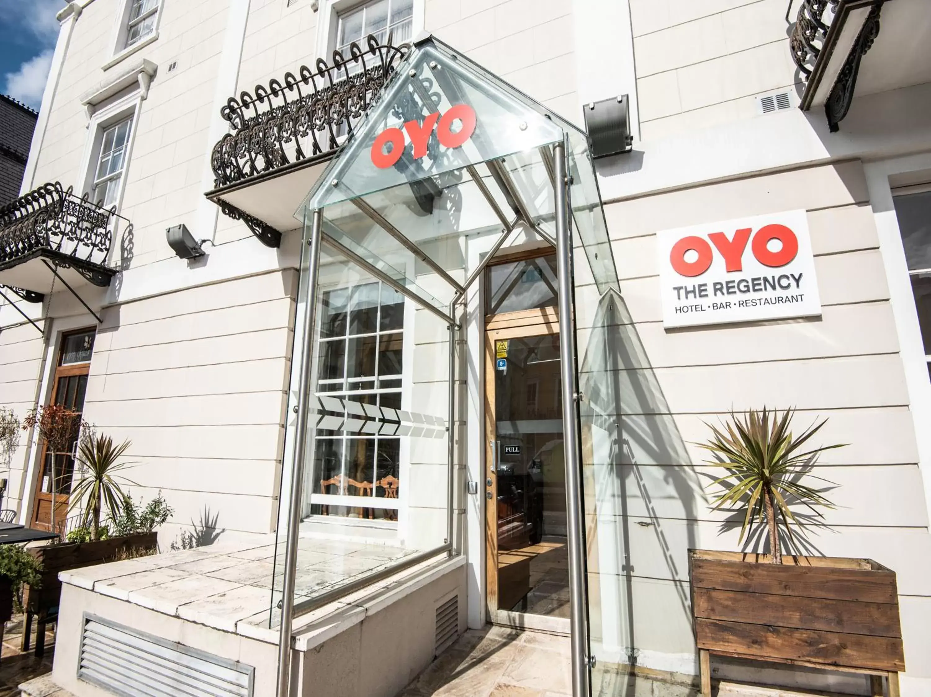 Facade/entrance, Property Building in OYO the Regency, Clifton Bristøl