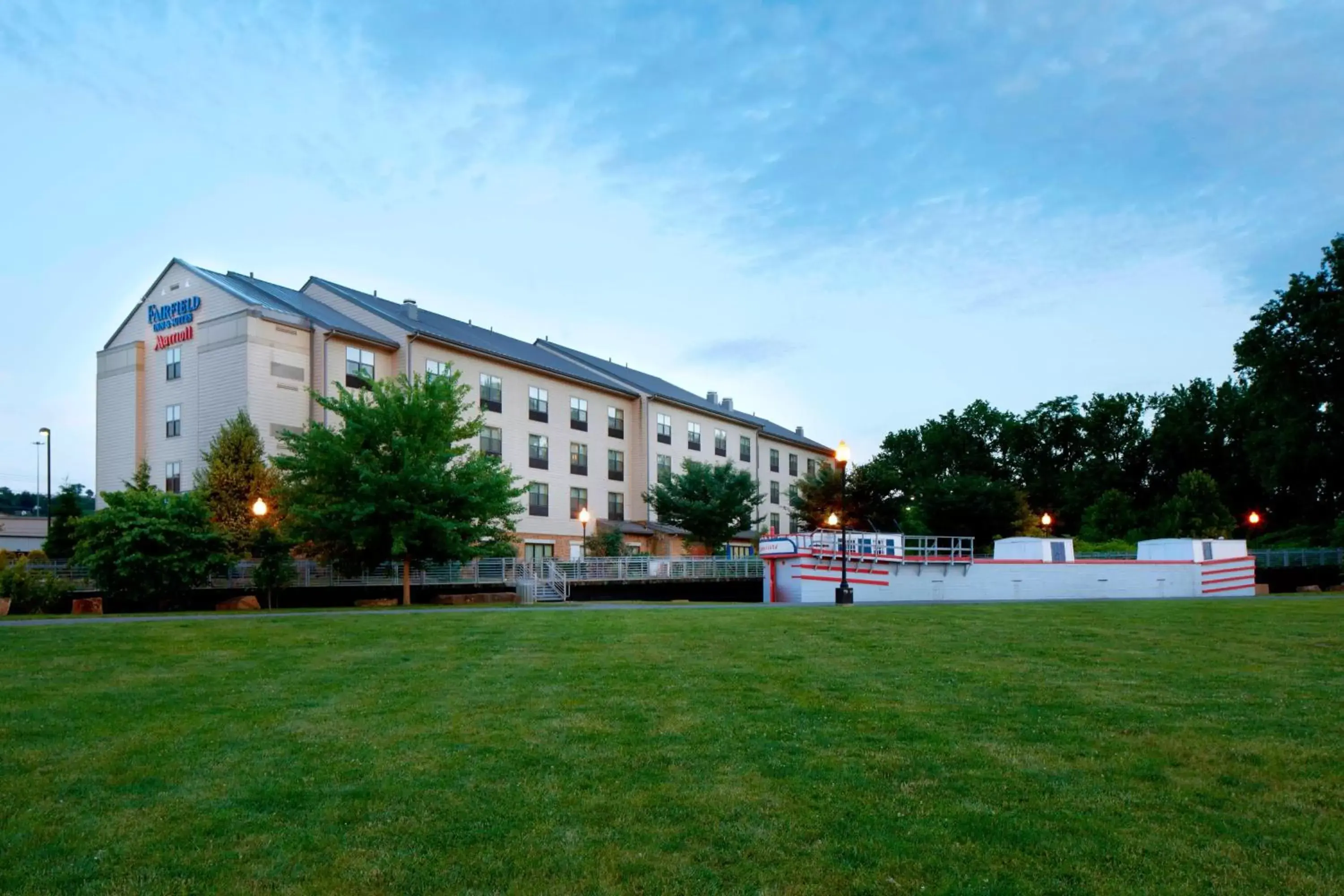 Property Building in Fairfield Inn & Suites by Marriott Cumberland