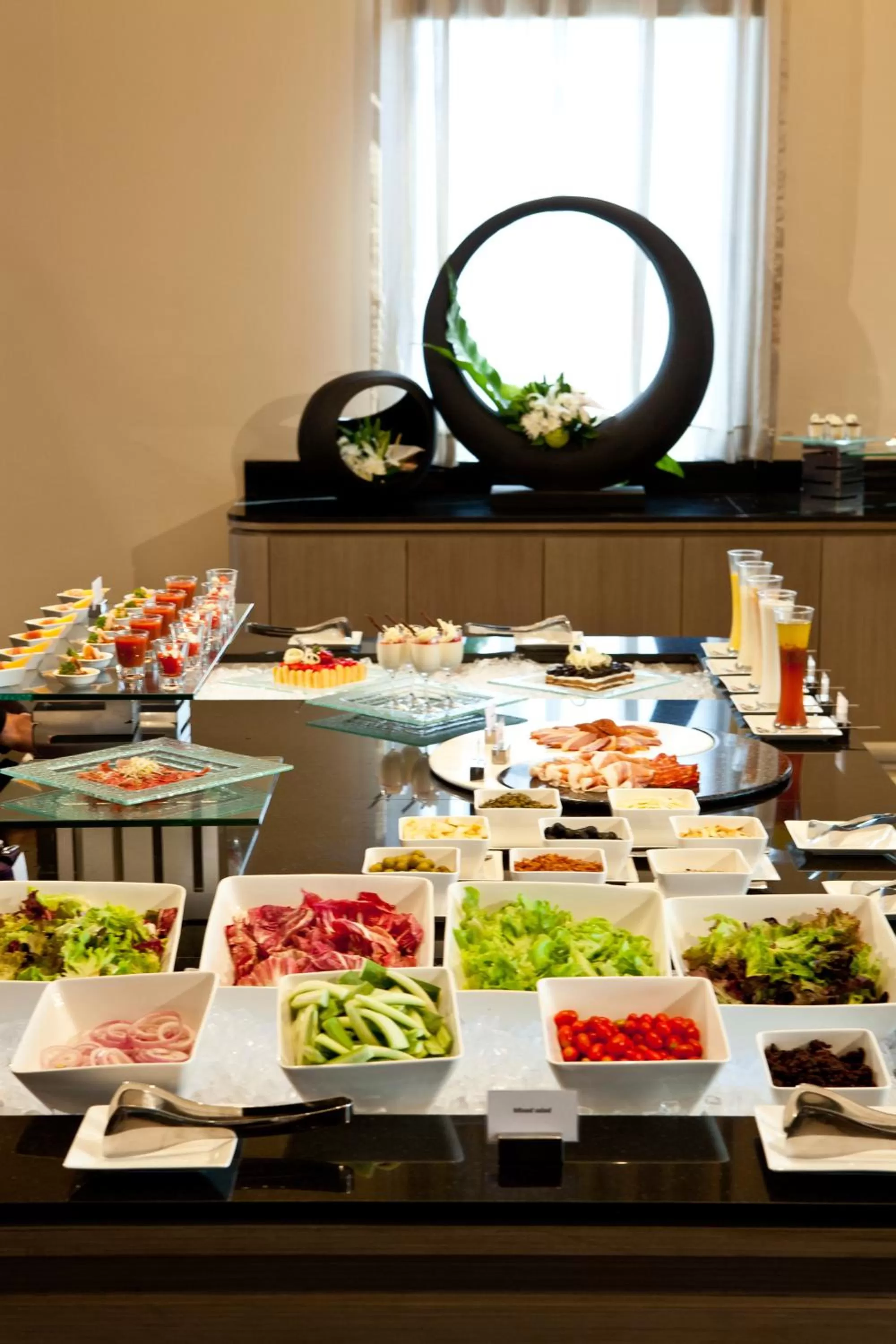 Restaurant/places to eat in Mercure Bangkok Siam