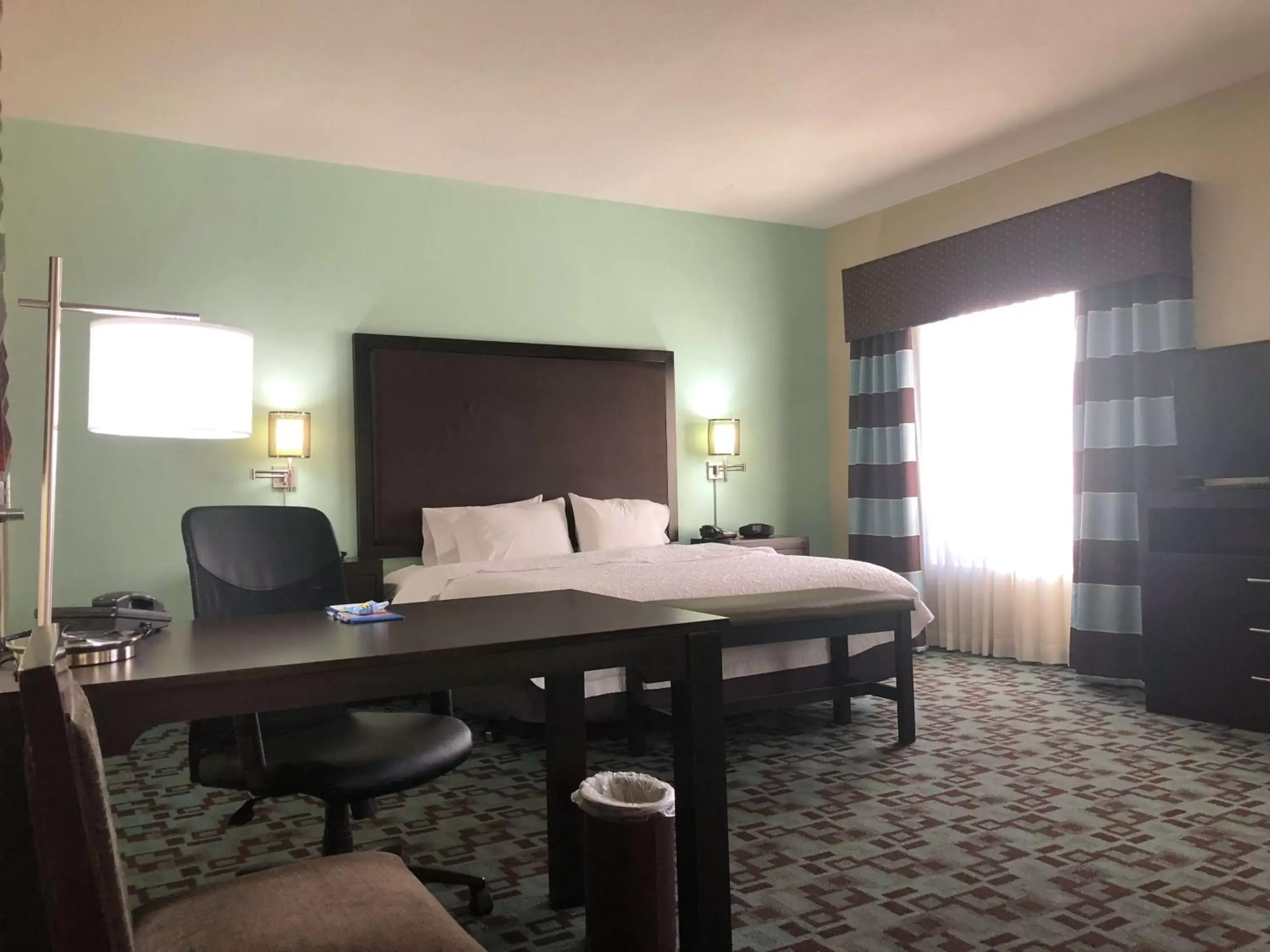Bedroom, Bed in Hampton Inn & Suites Nashville at Opryland