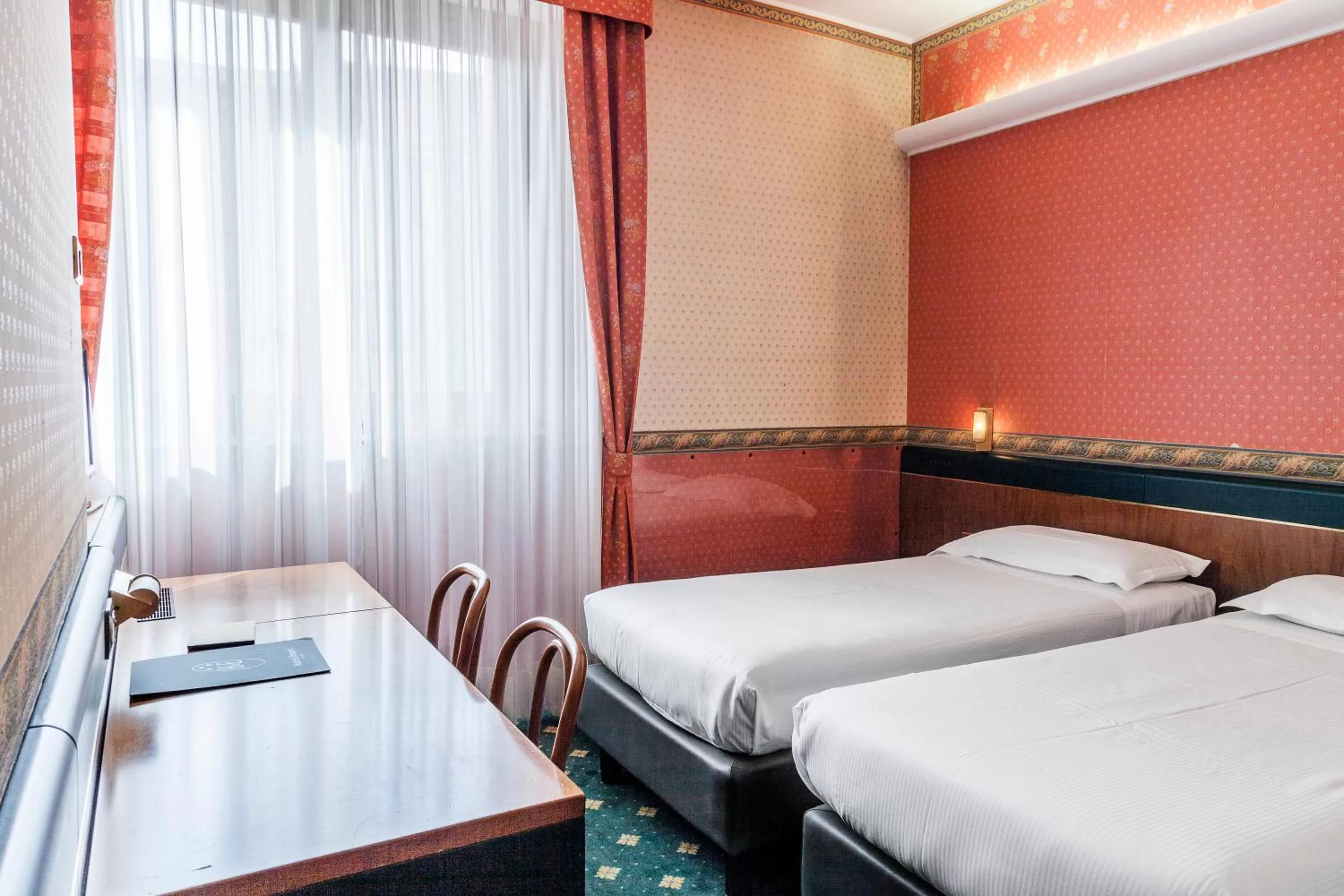 Bed in Hotel Des Etrangers